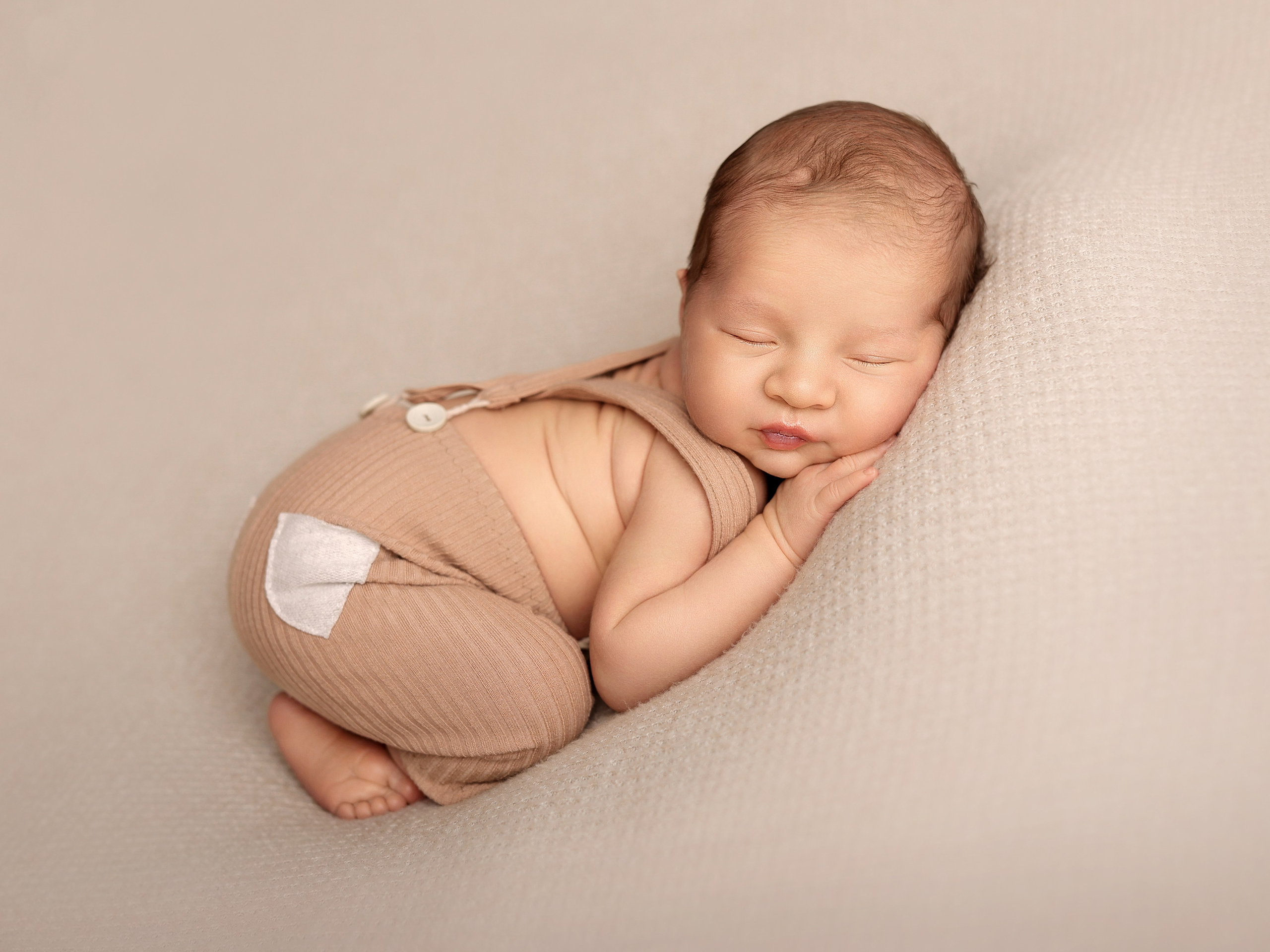 Newborn (Price). Familien- Fotografin in Marienhafe, Aurich, Emden, Norden, Leer