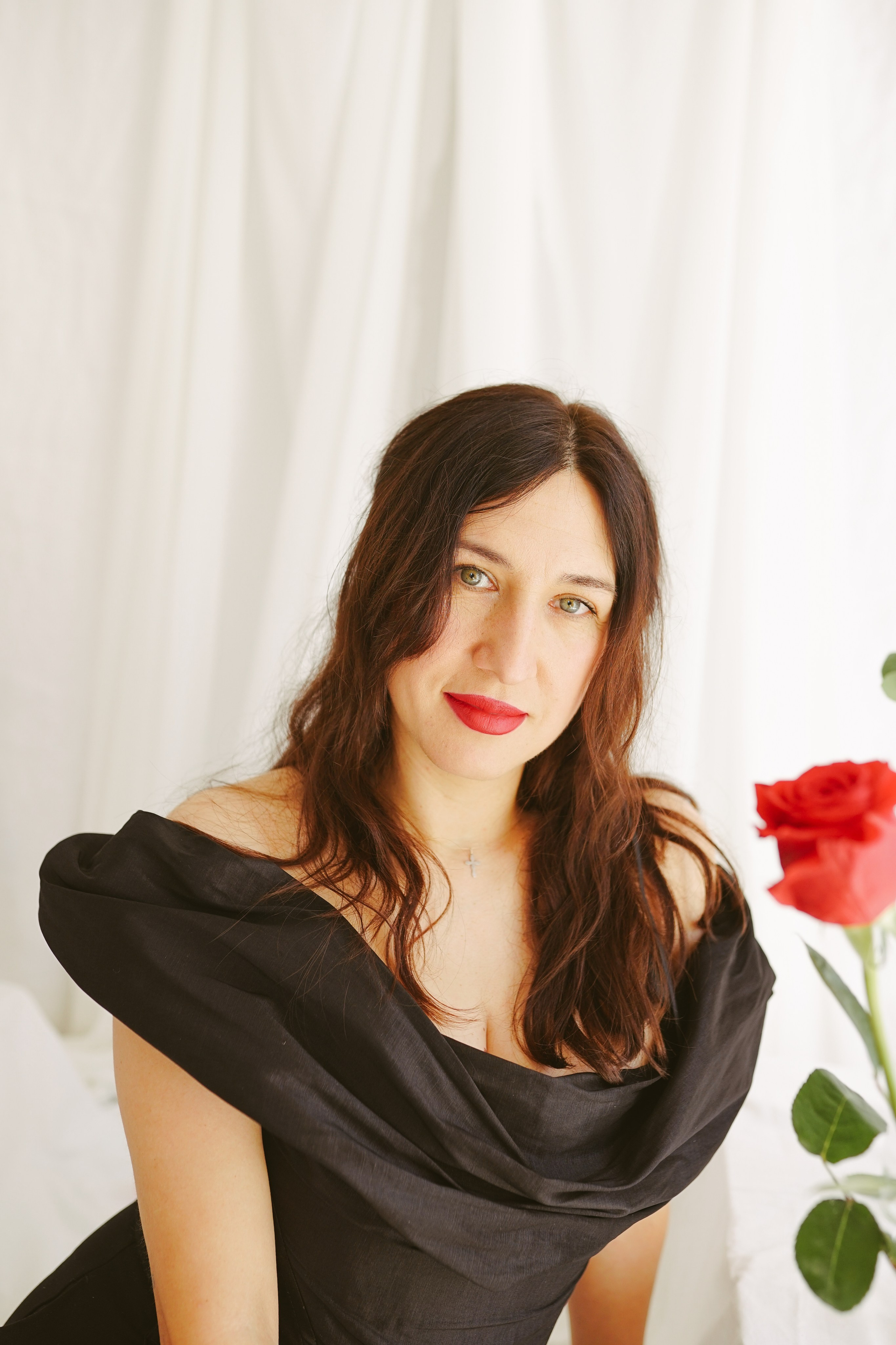 Fotografie de Portret Brașov | Artist Mădălina Beda. Madalina Beda- Artist vizual, fotograf, doula la nastere, consultant babywearing Brasov si in toata tara