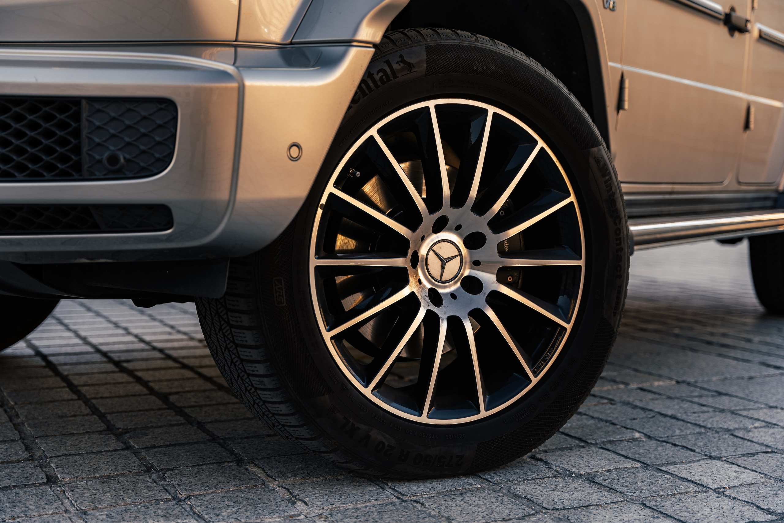 Mercedes Benz G500. Photographer in Paris — Vitalii Motruk