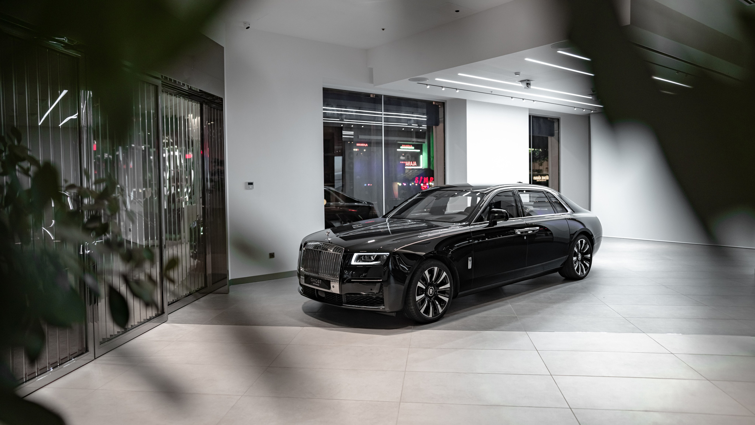 ROLLS-ROYCE. WORLDWIDE COMMERCIAL AUTOMOTIVE PHOTOGRAPHER