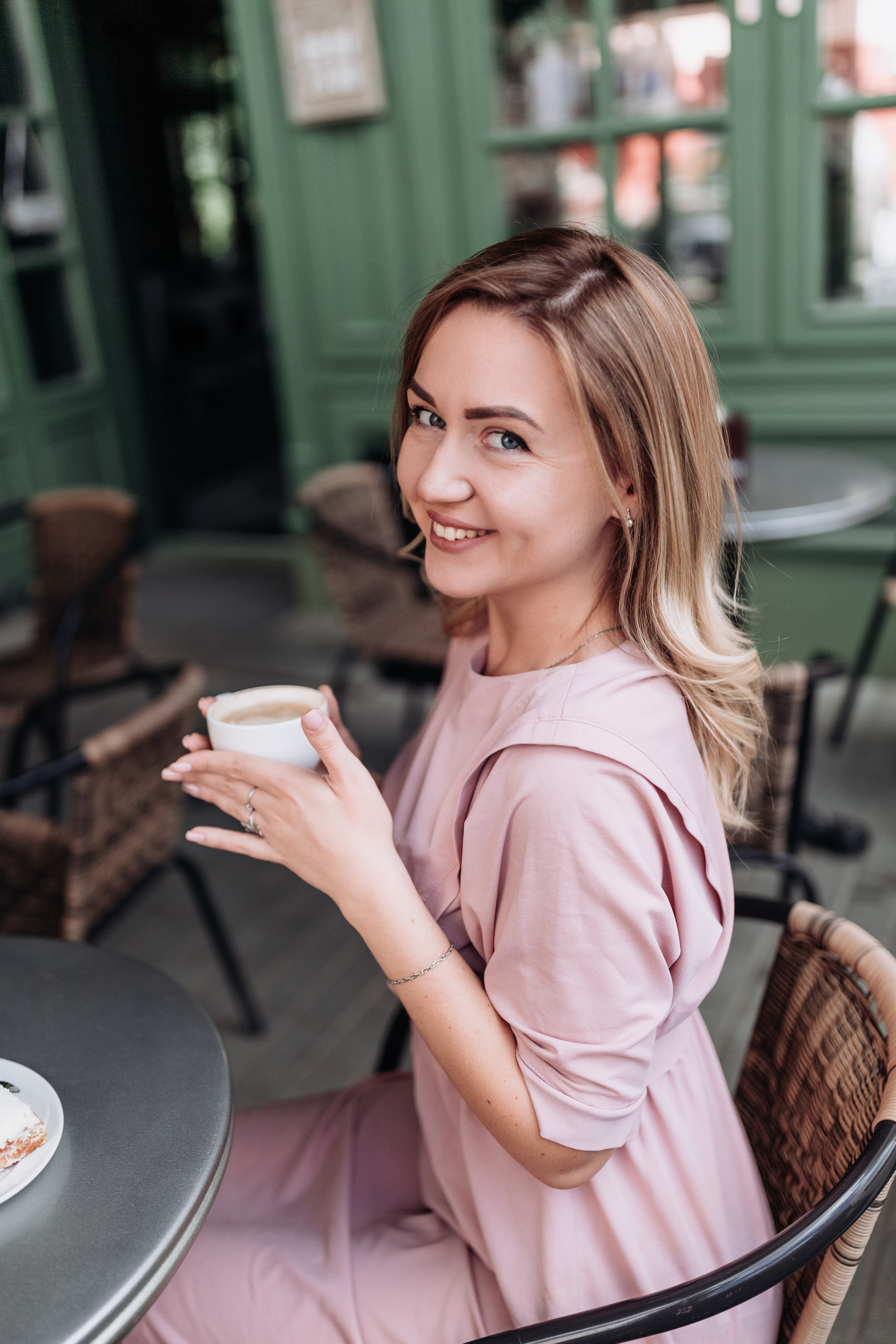 Photoshoot at the cafe with Marina. Photographer Rouen, France