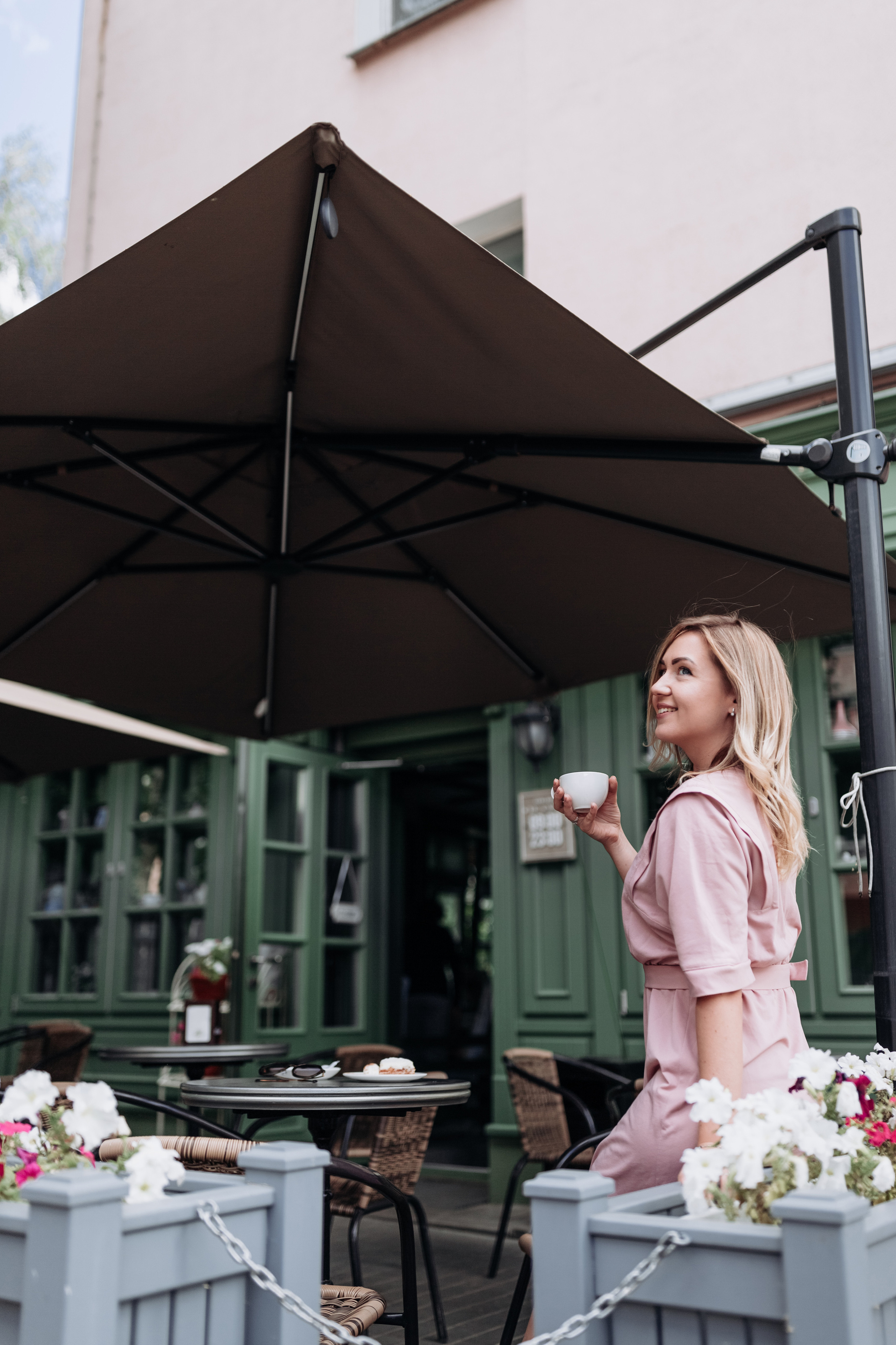 Photoshoot at the cafe with Marina. Photographer Rouen, France