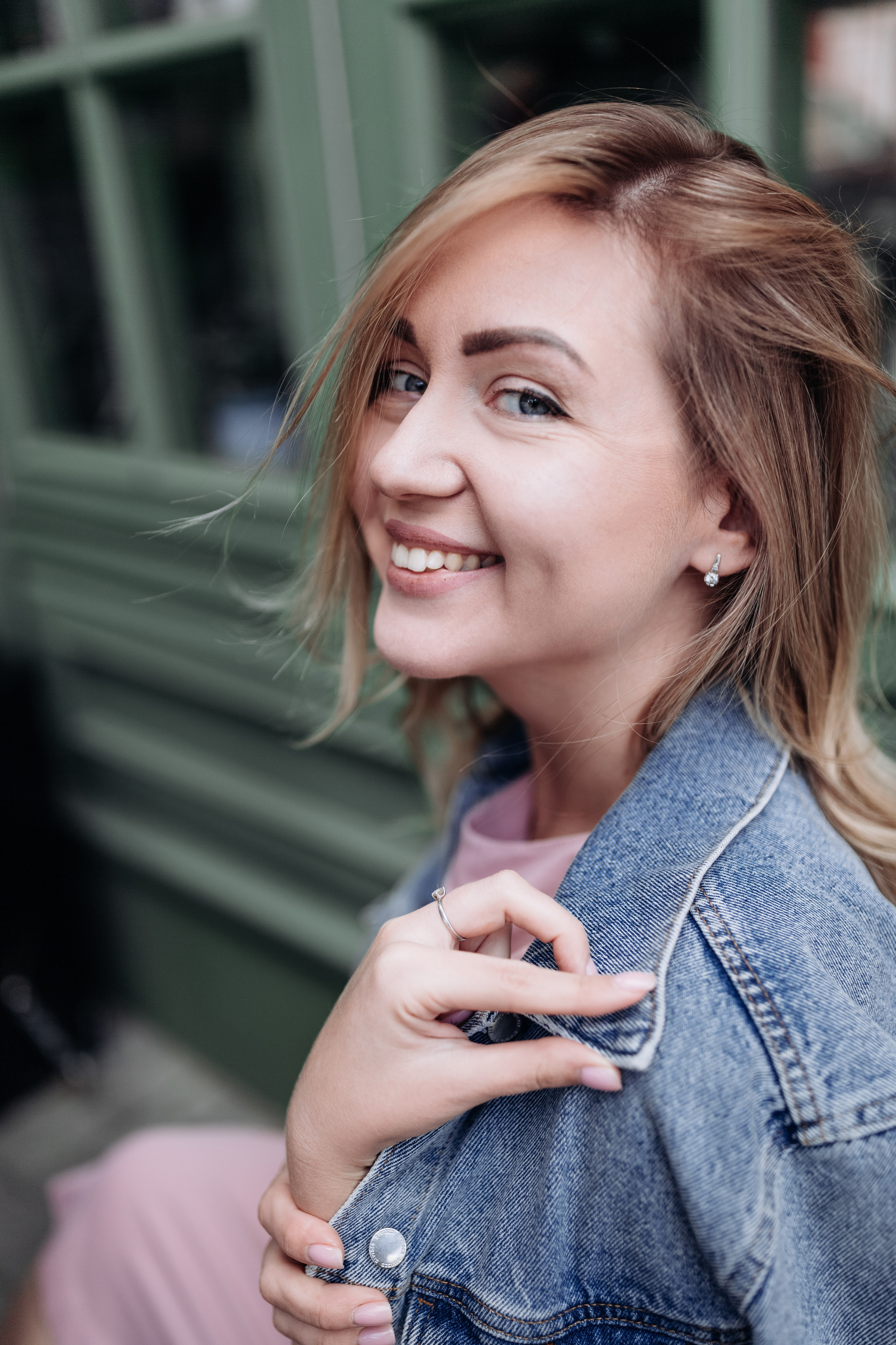 Photoshoot at the cafe with Marina. Photographer Rouen, France