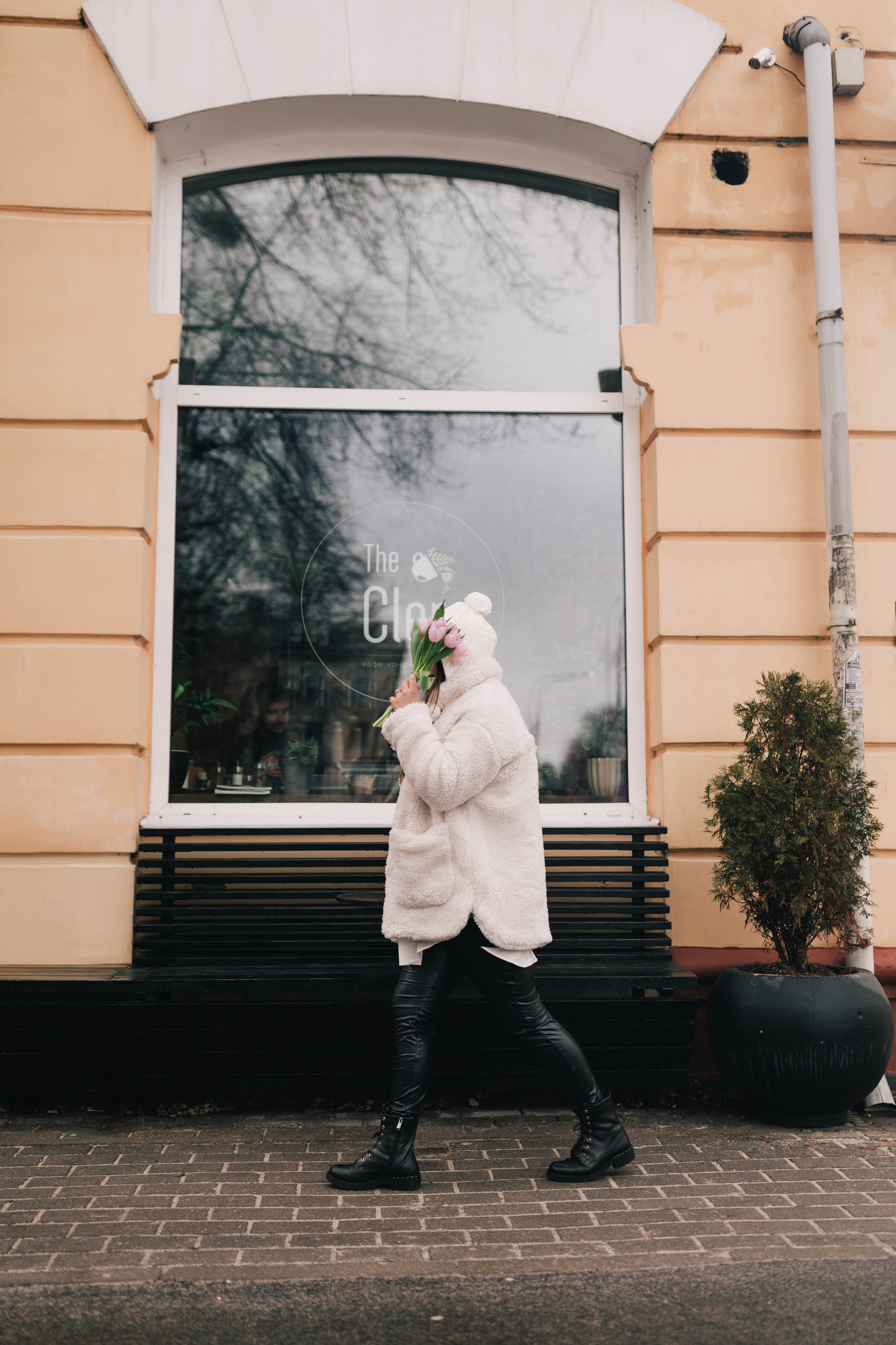 February flowers with Dasha. Фотограф, Руан, Франция