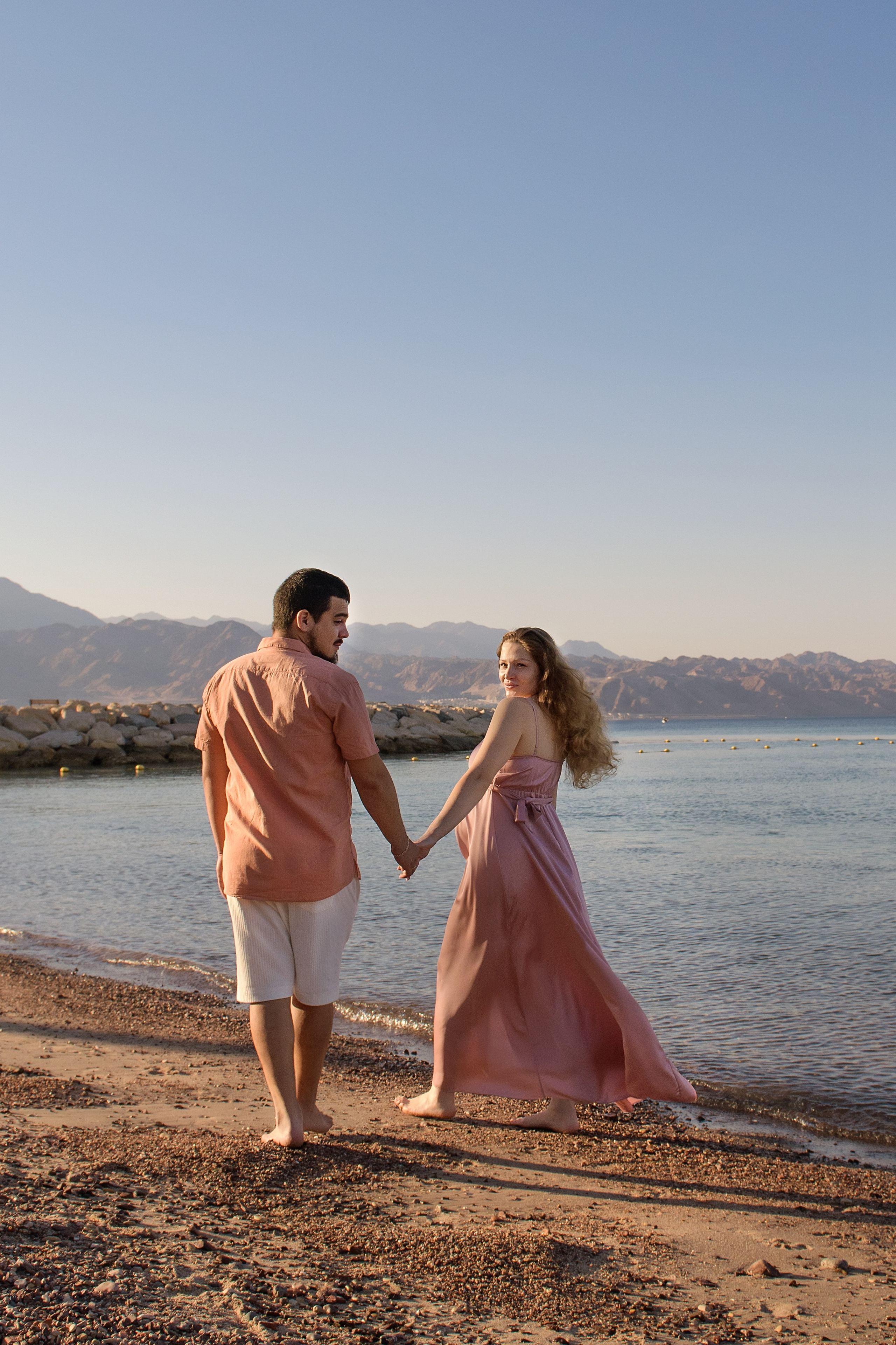 Julia & Dmitriy pregnancy photoshoot on the Red seacoast. צלמת משפחה ילדים הריון וסיפורי אהבה באילת ישראל אולגה אמצ'יסלבסקי