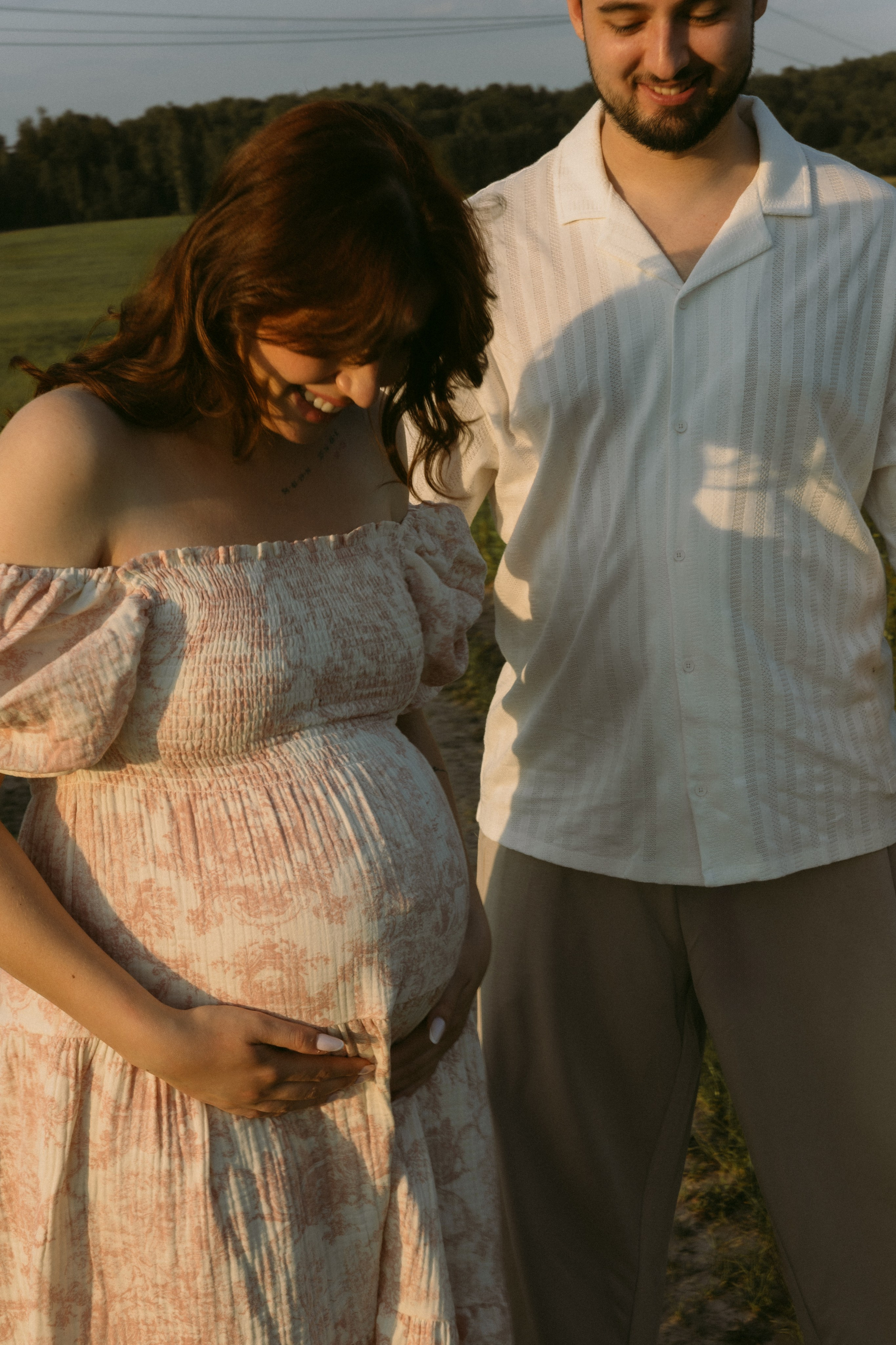 Lera & Maksim | laukimo fotosesija pievoje saulei besileidžiant. Vestuvių ir šeimų fotografė Lena Bondarenko / belove photo