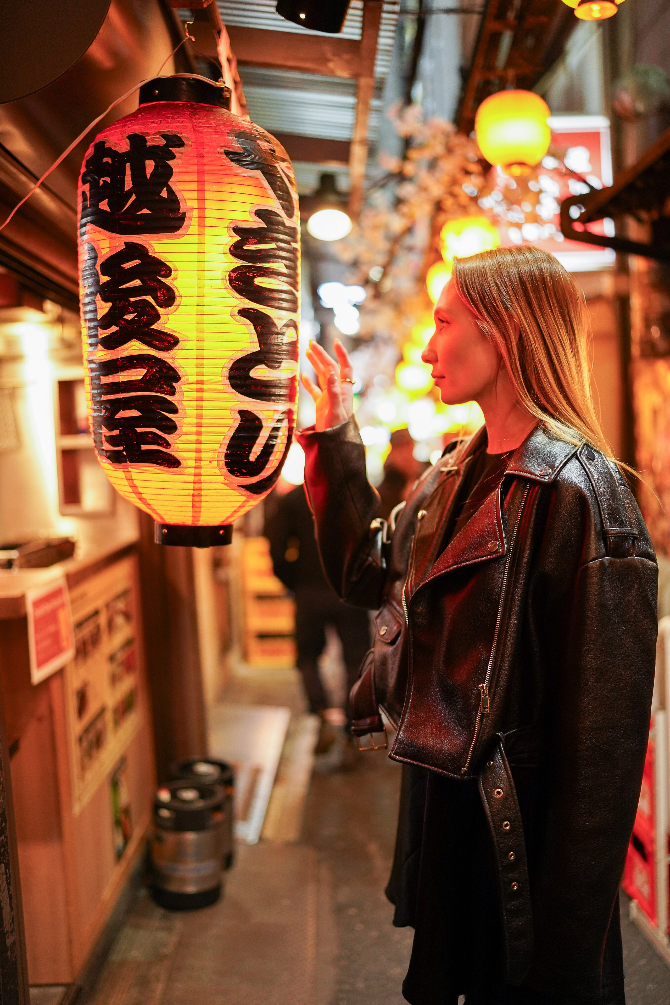 Вечерняя съёмка в Шинжуку. Фотограф в Токио Япония