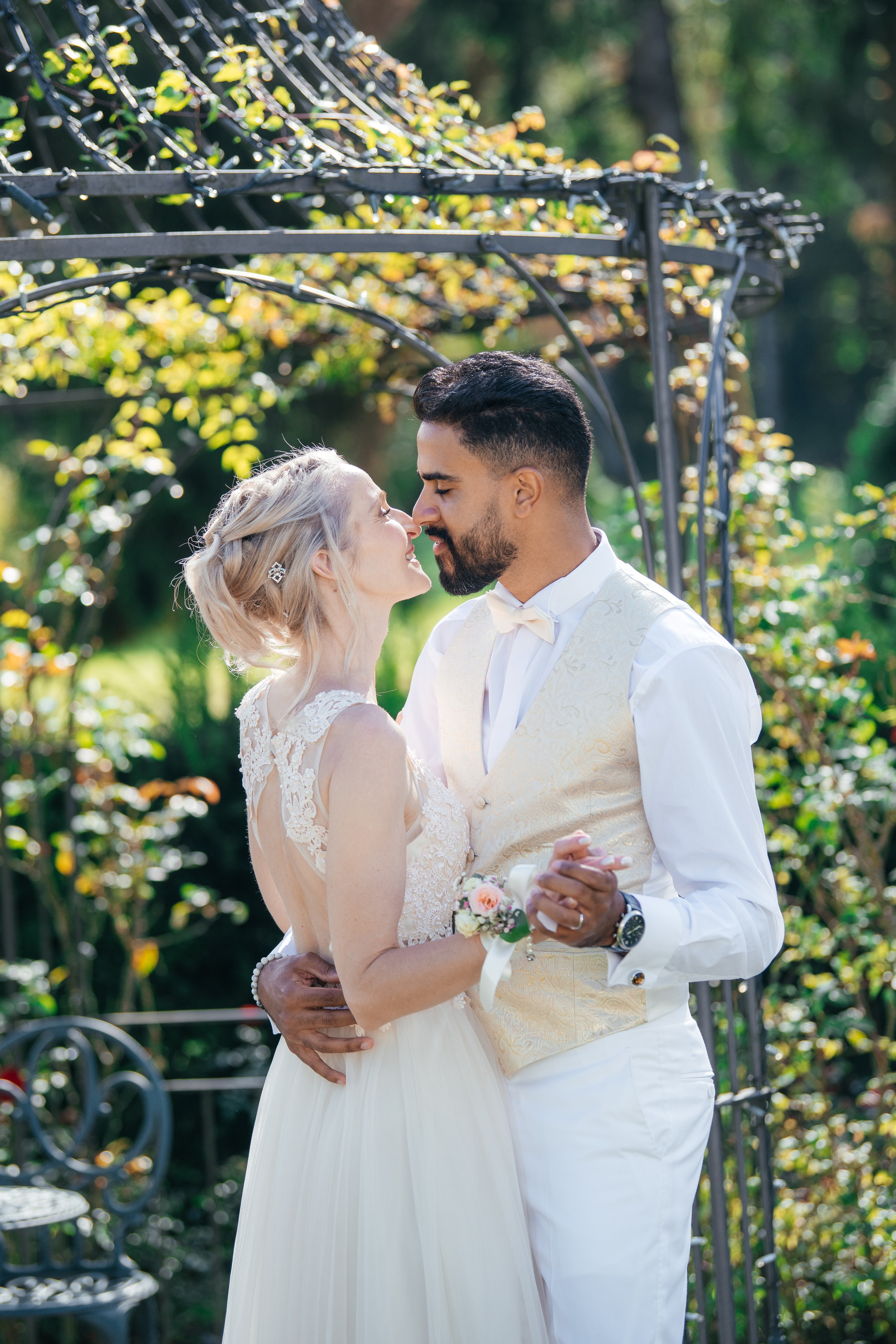 FLORENCE & JAMAL Dübendorf, Switzerland. I am Elena Altendorfer. Wedding photographer in Zurich and Switzerland