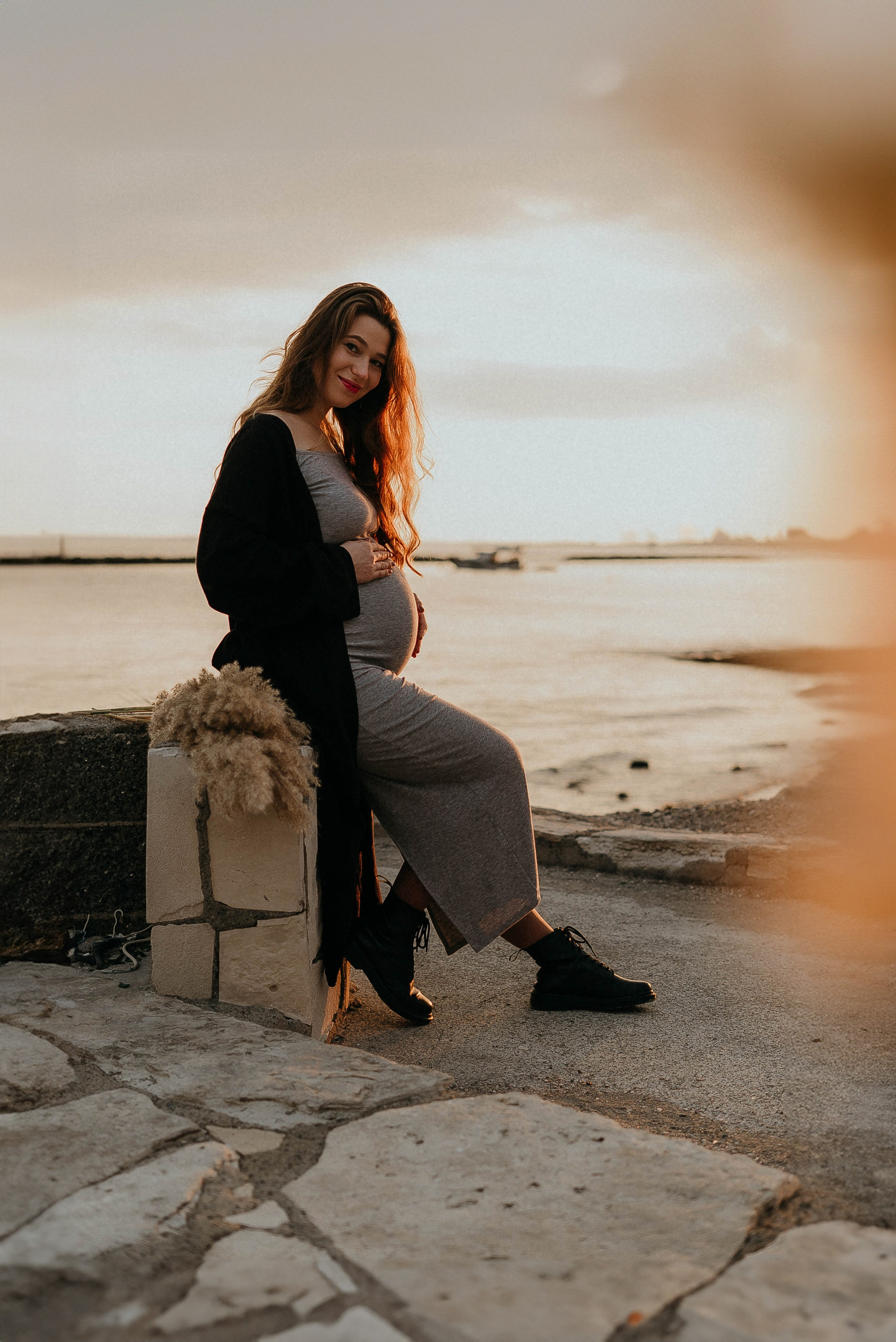 Фотосессия беременной в студии и возле моря. Портретный и семейный фотограф в Лимассоле Кипр Анна Руссу