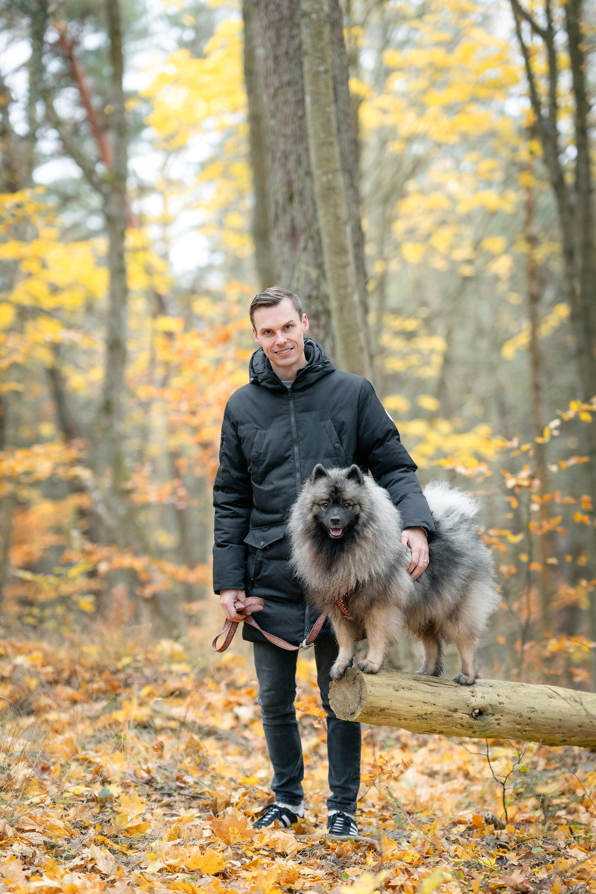 Rūta, Mindaugas ir jų šunytės rudeniniame pajūryje. Vita Klimaševska ○ Fluffy Soulmate Photography