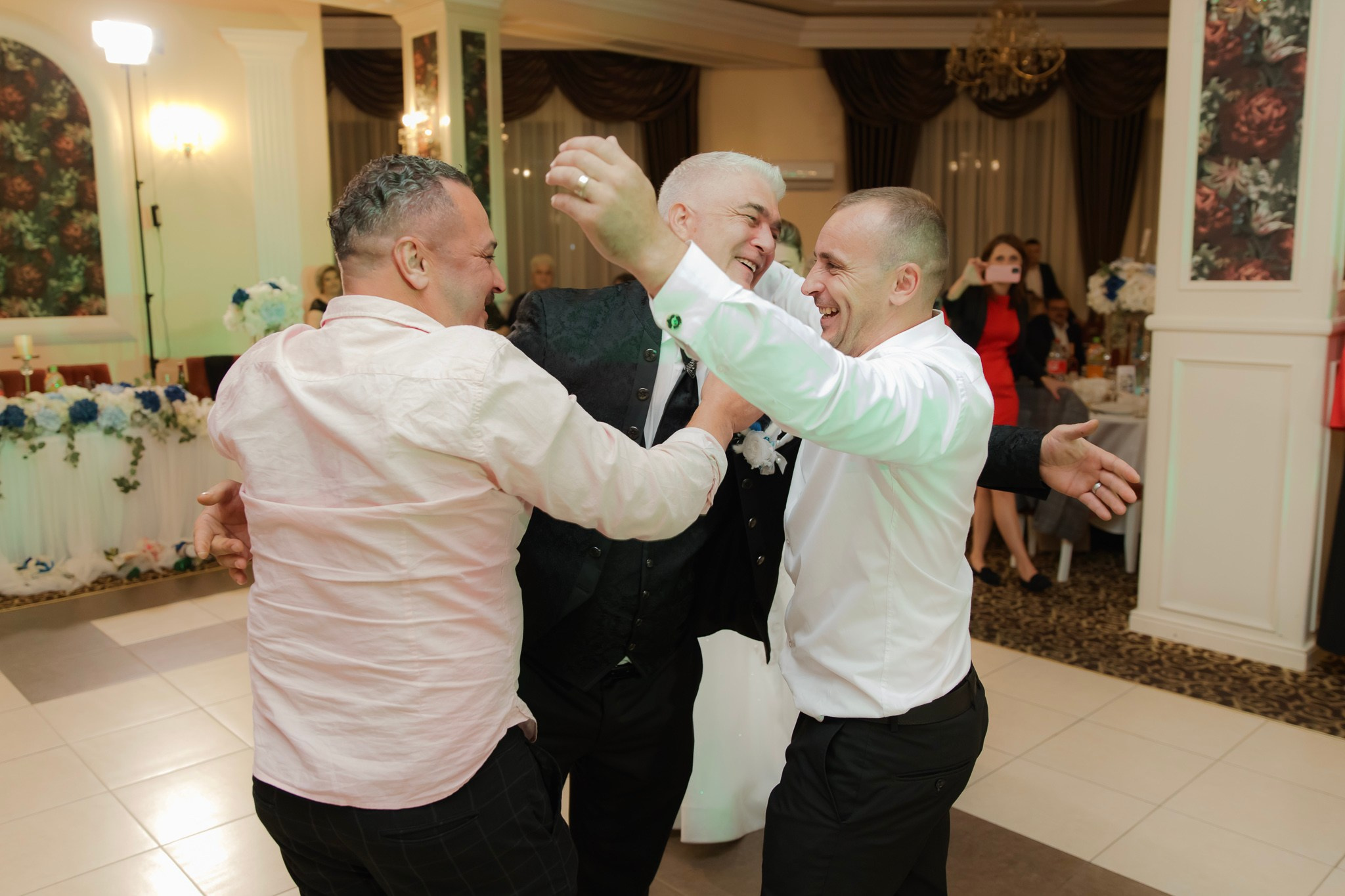 Mihai & Oana. Servicii foto-video profesionale, pentru momente de neuitat