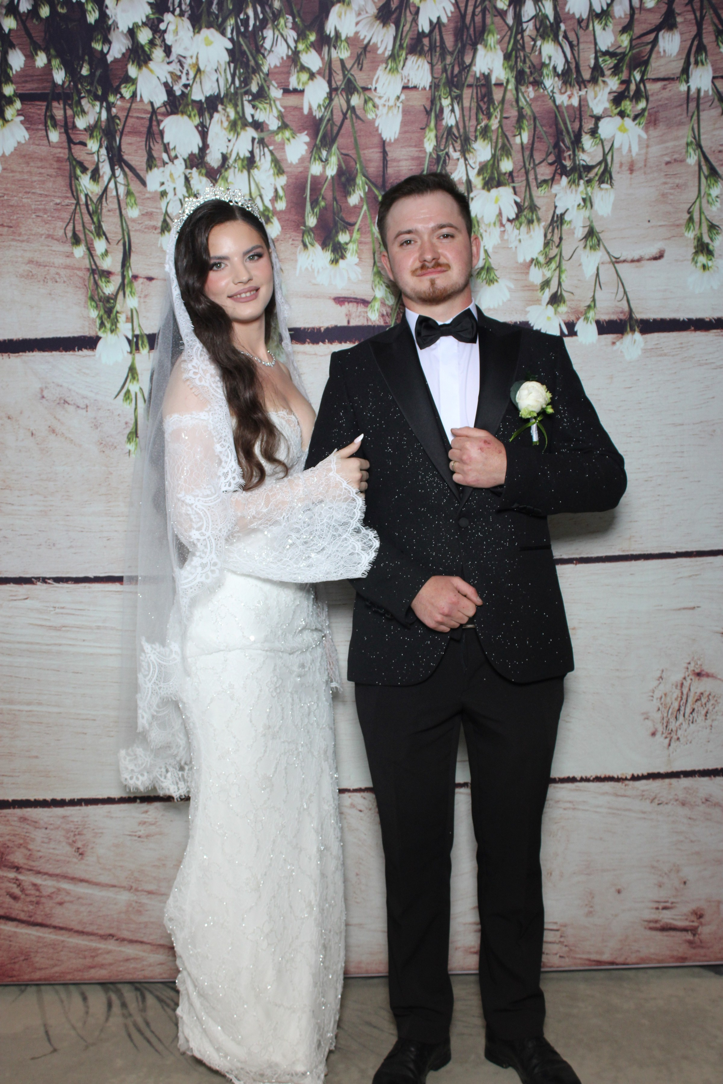 Nunta Denisa & Daniel – Zâmbete și distracție cu Oglinda Amintirilor Suceava