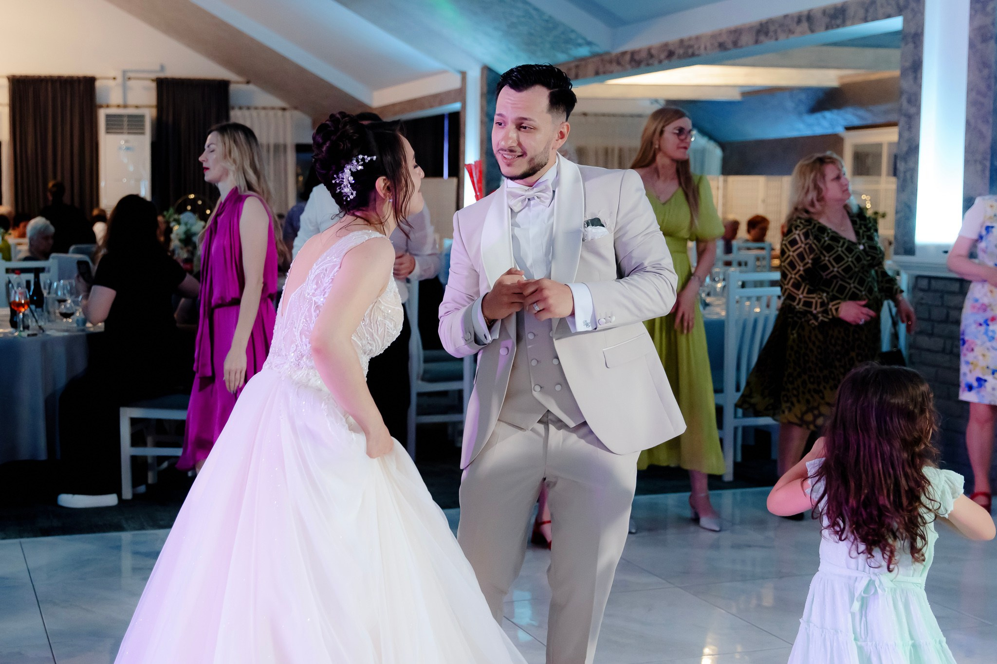 Ioana & Ionuț | Nuntă de poveste la Păstrăvăria Poiana din Mălini județul Suceava. Servicii foto-video profesionale, pentru momente de neuitat