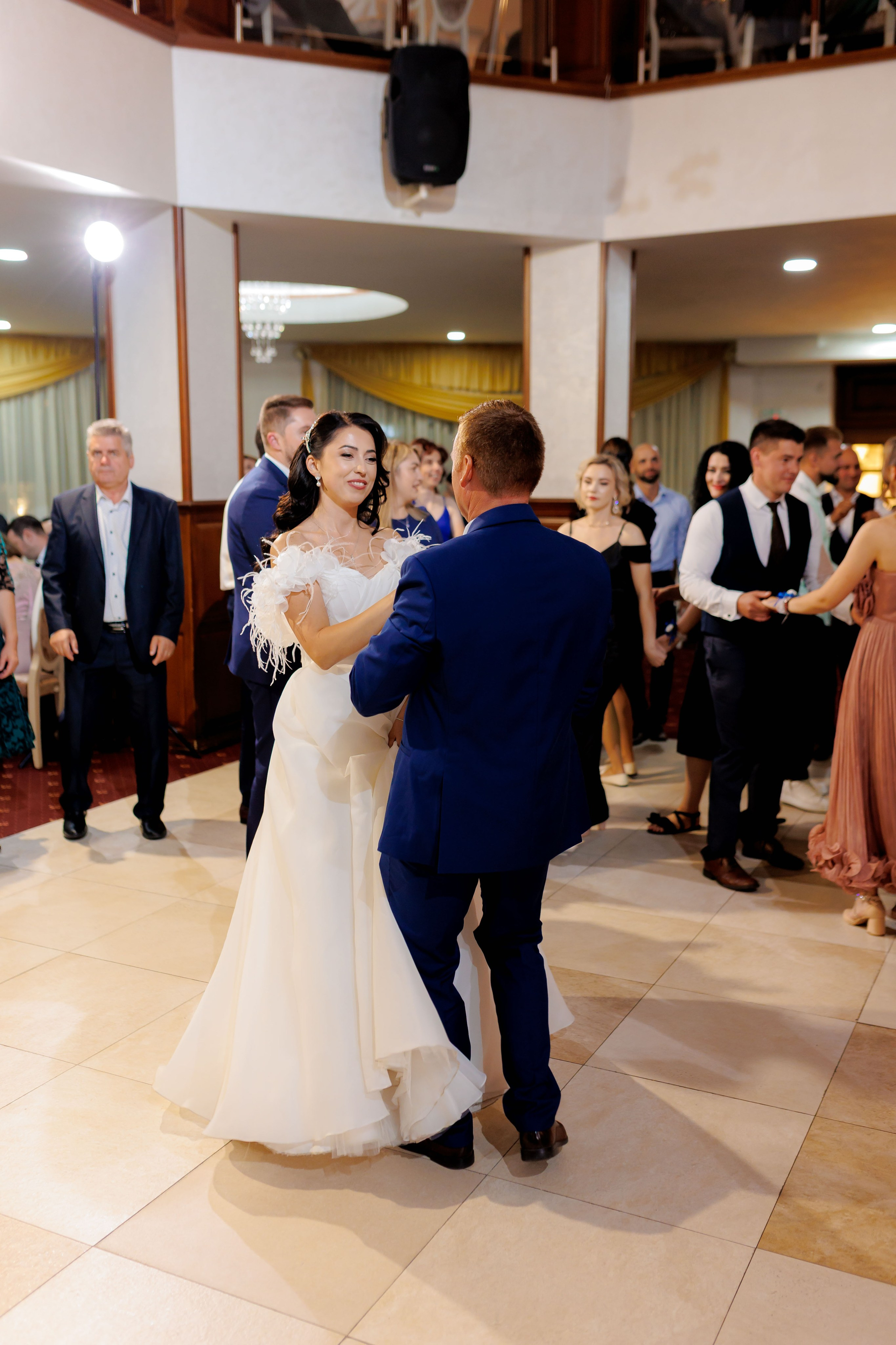 Loredana & Emilian – Ziua Nunții | Videografie - fotografie Botez Suceava, Iași, Botoșani. Servicii foto-video profesionale, pentru momente de neuitat