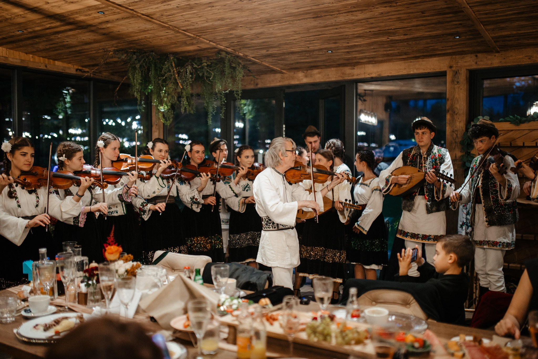 Nunta de Poveste la Sucevița: Cristi și Andreea. Servicii foto-video profesionale, pentru momente de neuitat