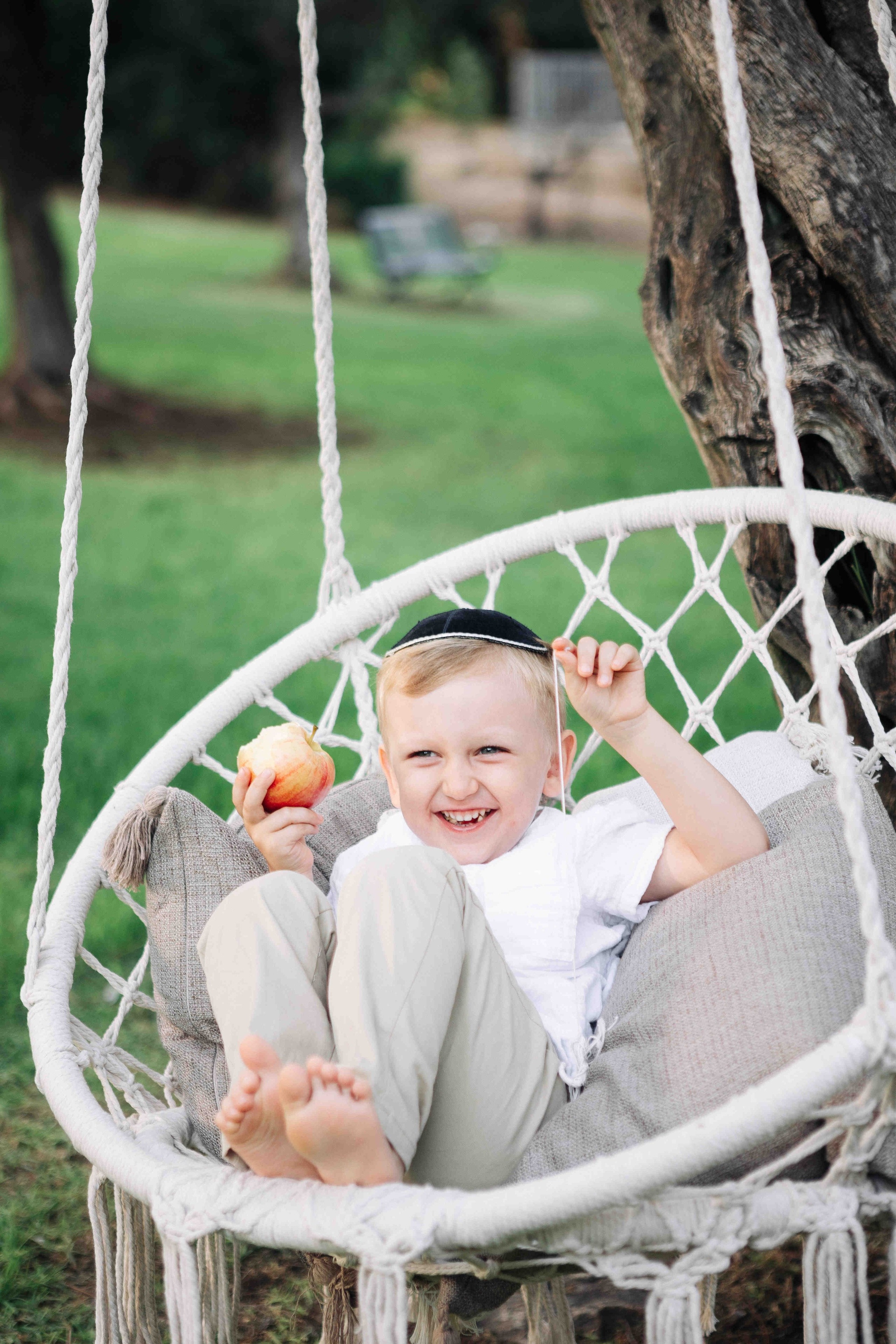 COZY PHOTO SESSION WITH A SWING. Https://shi-photo.com/