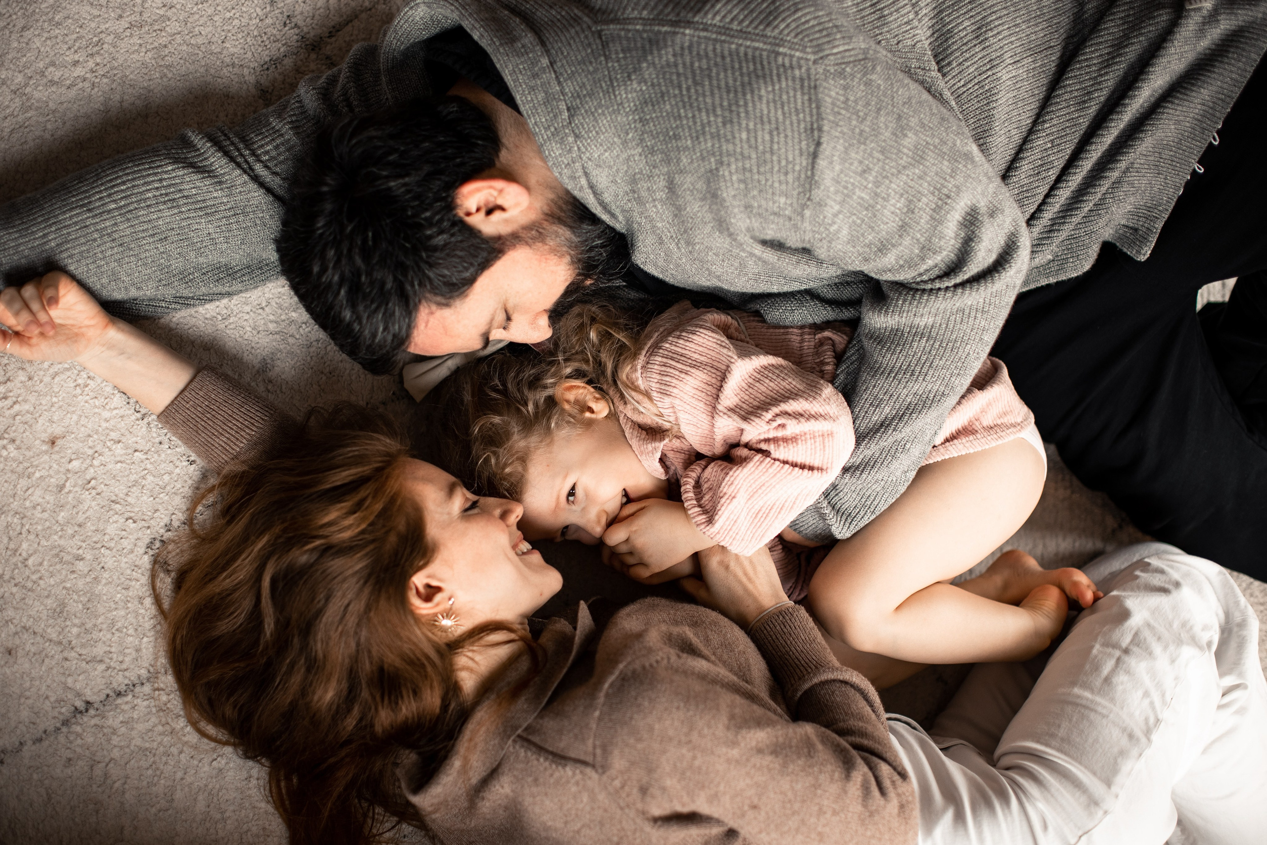 Familienfotoshooting-homestory-schwangerschaft. Fotografin in Osnabrück Mariana Slav