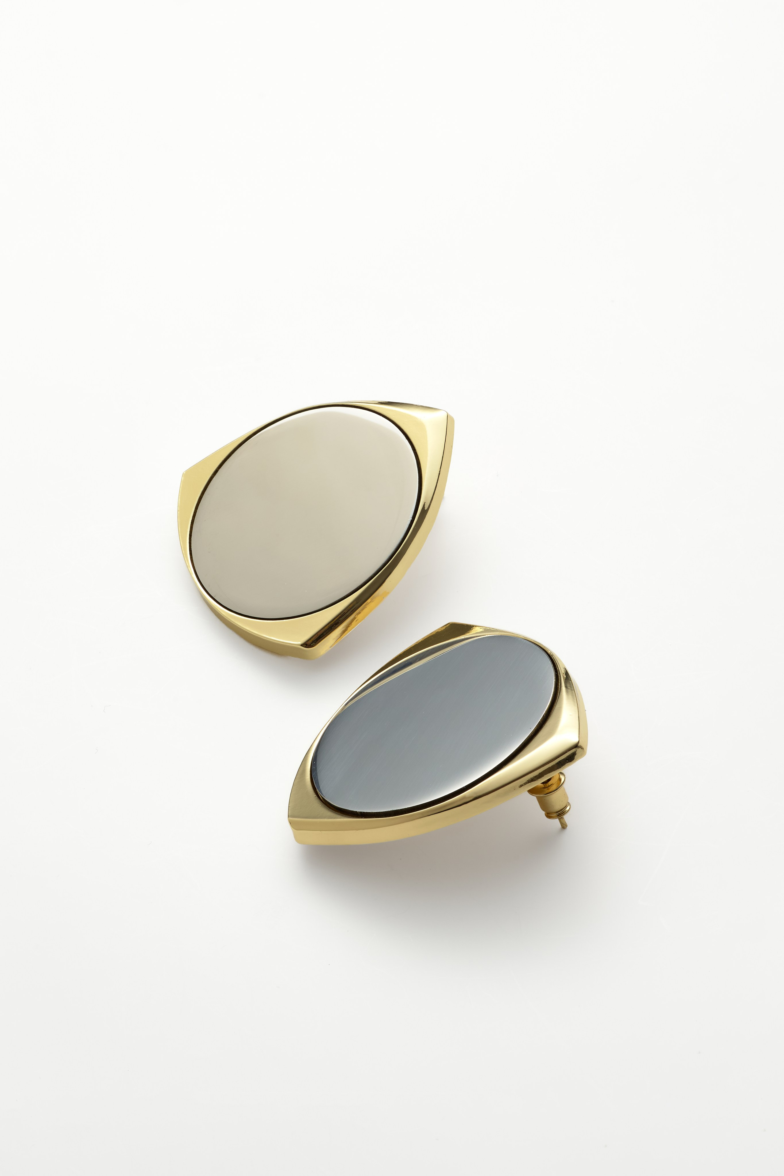 Ювелирные изделия и бижутерия. Предметная фотосъемка в Алматы. Студия фото и видео съемки товаров