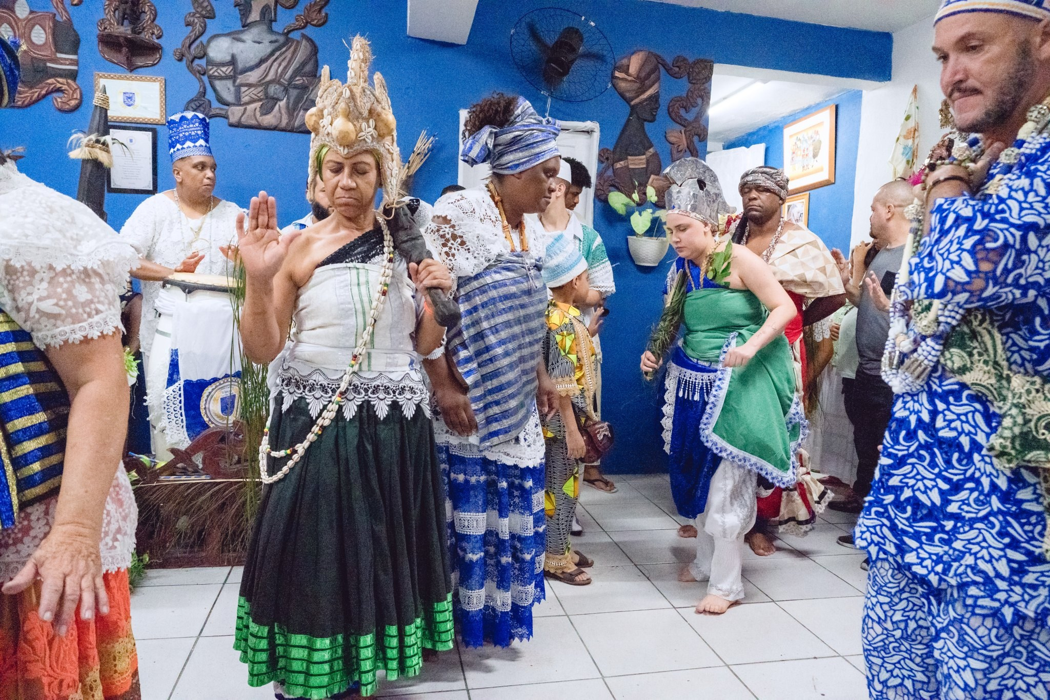 Saída Ìyá Tebeṣé Fernanda e Àjọ̀dún Ògún. Aladá Produções