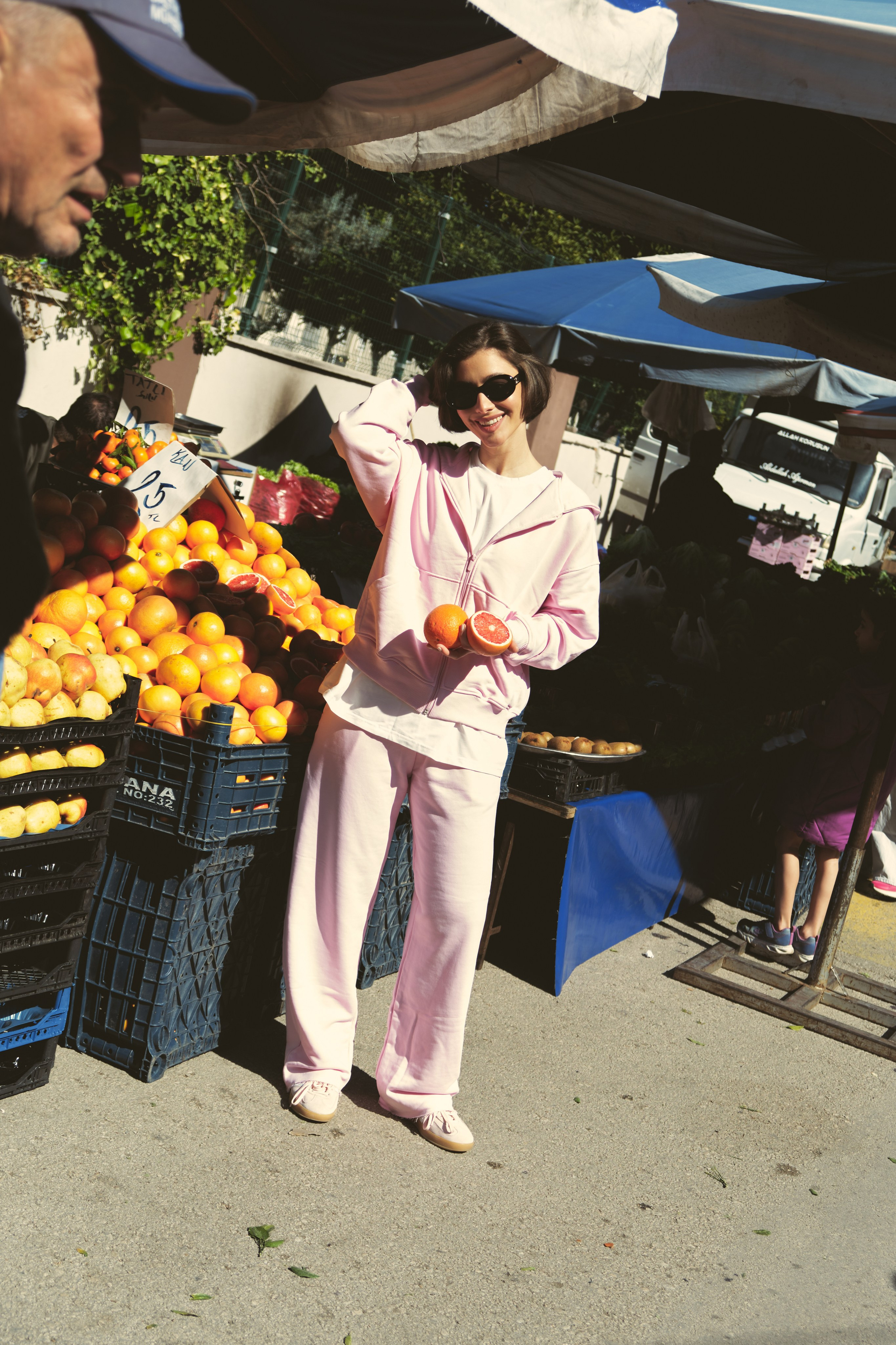 Mirsa Spring'25. Commercial fashion photographer based in Turkey and Europe