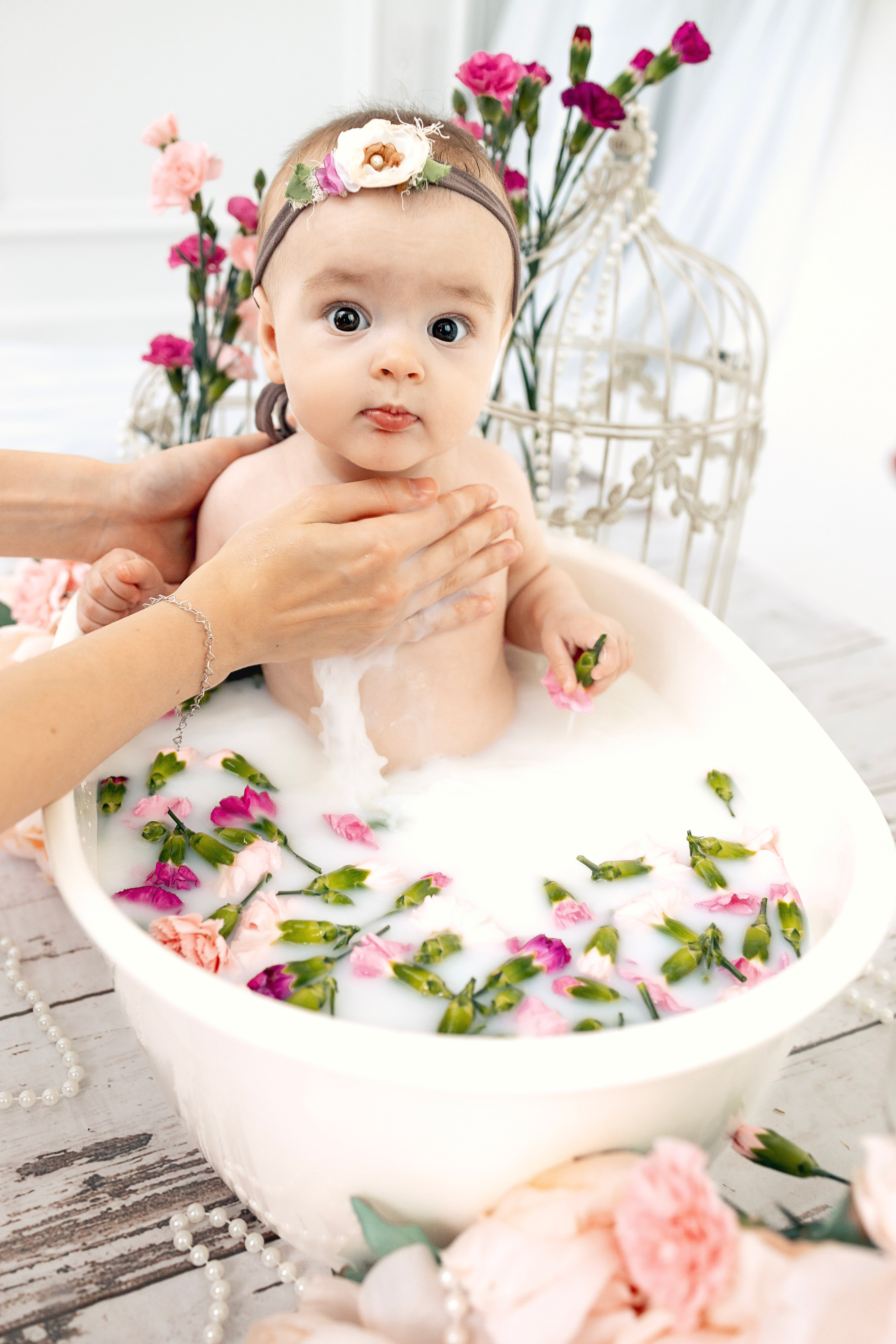 Milk bath. Anaeliseevaphoto.com