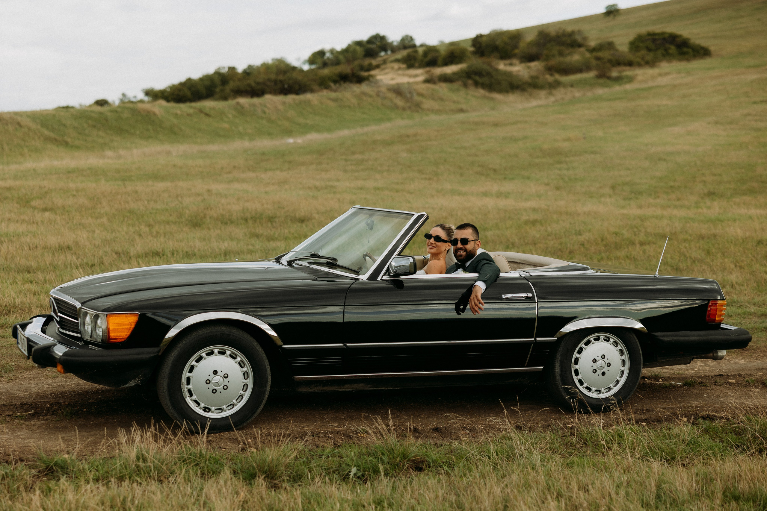 Wedding day with retro car. Wedding photographer in Tbilisi Ioseb Mamniashvili