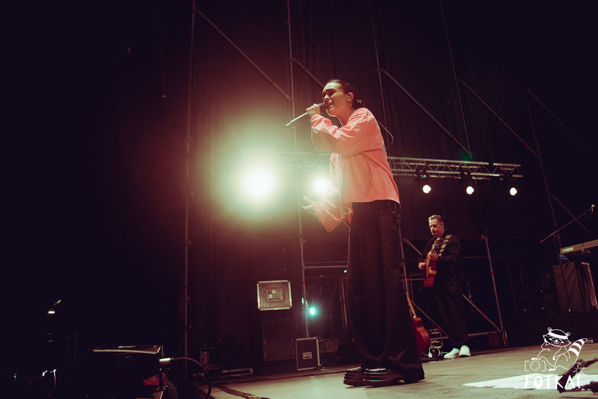 Marta Santos — Fotos del concierto en Alicante 2026: pop flamenco en El Muelle Live | FOTKAI