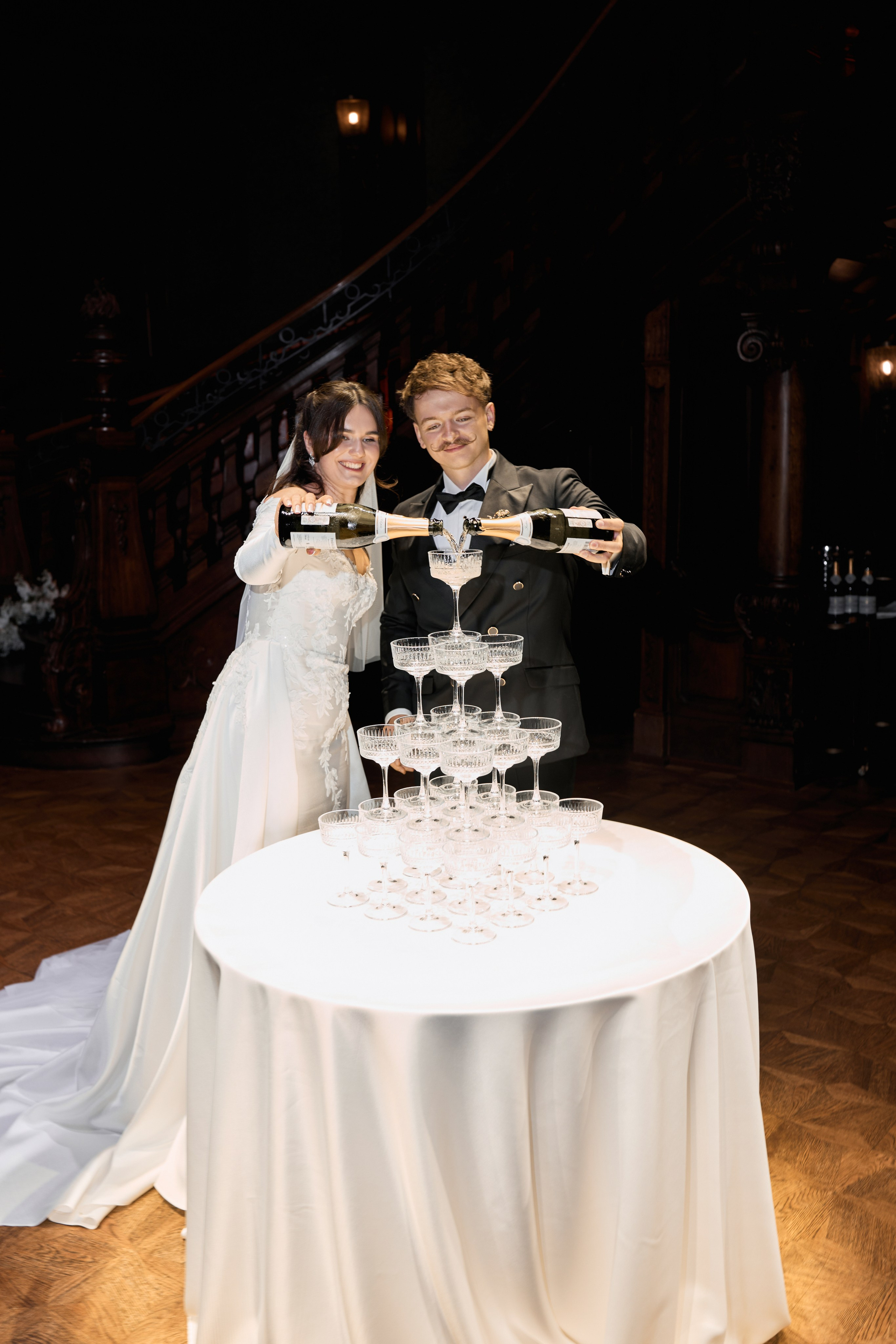 Wiktoria & Kacper. Pałac Goetz. Fotograf ślubny i rodzinny w Krakowie Yana Klymova