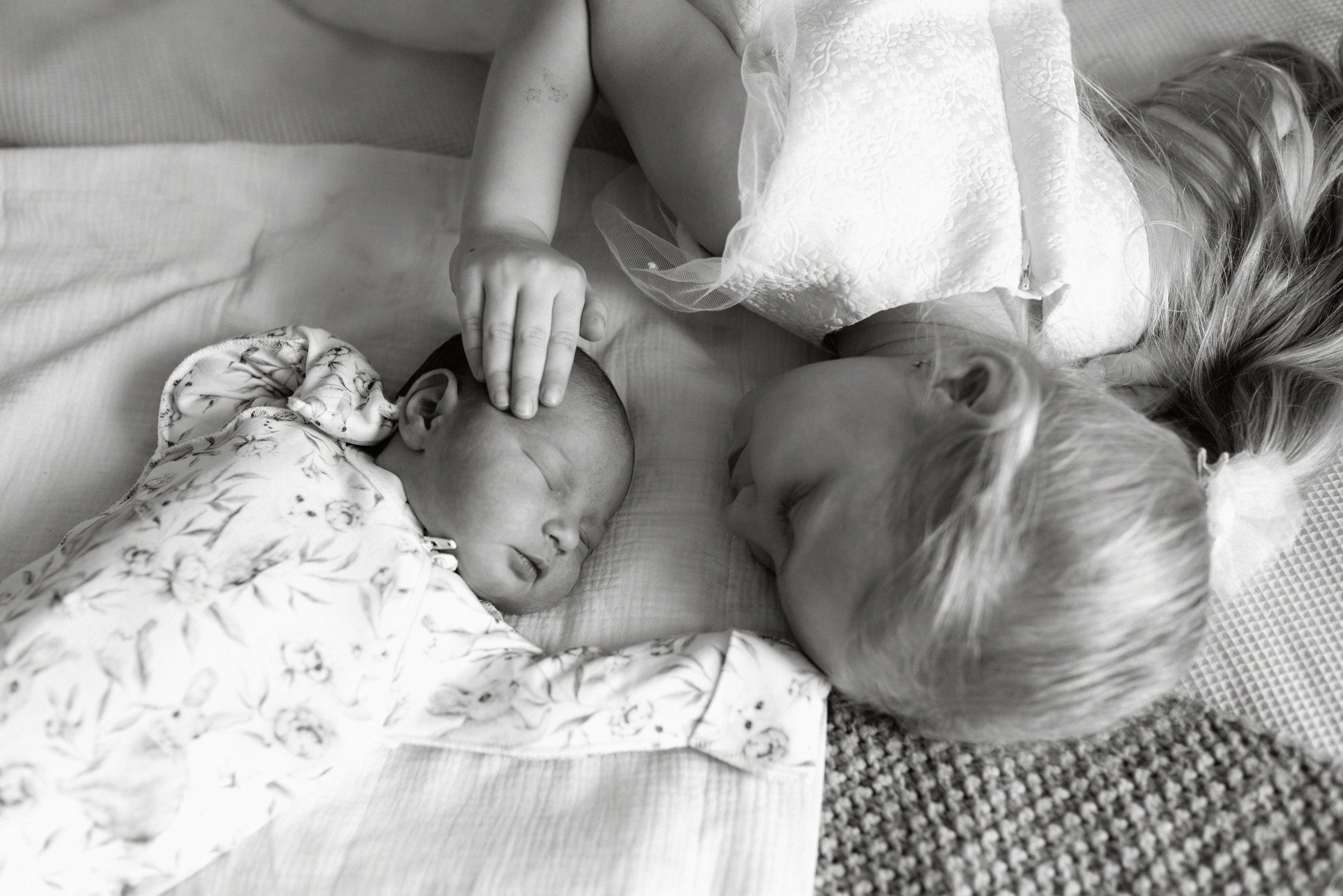 Lifestyle. In-home newborn photography Raleigh & area Katya Kulikova