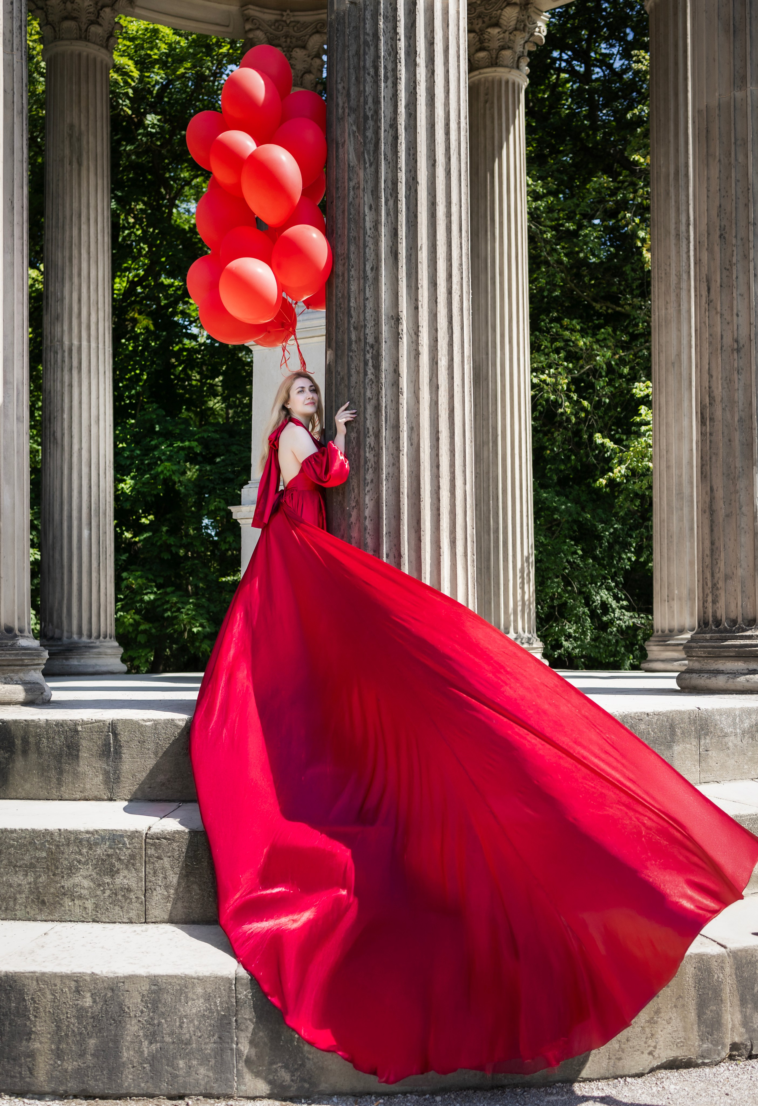 Shopoting with balloons. Photographer in Munich