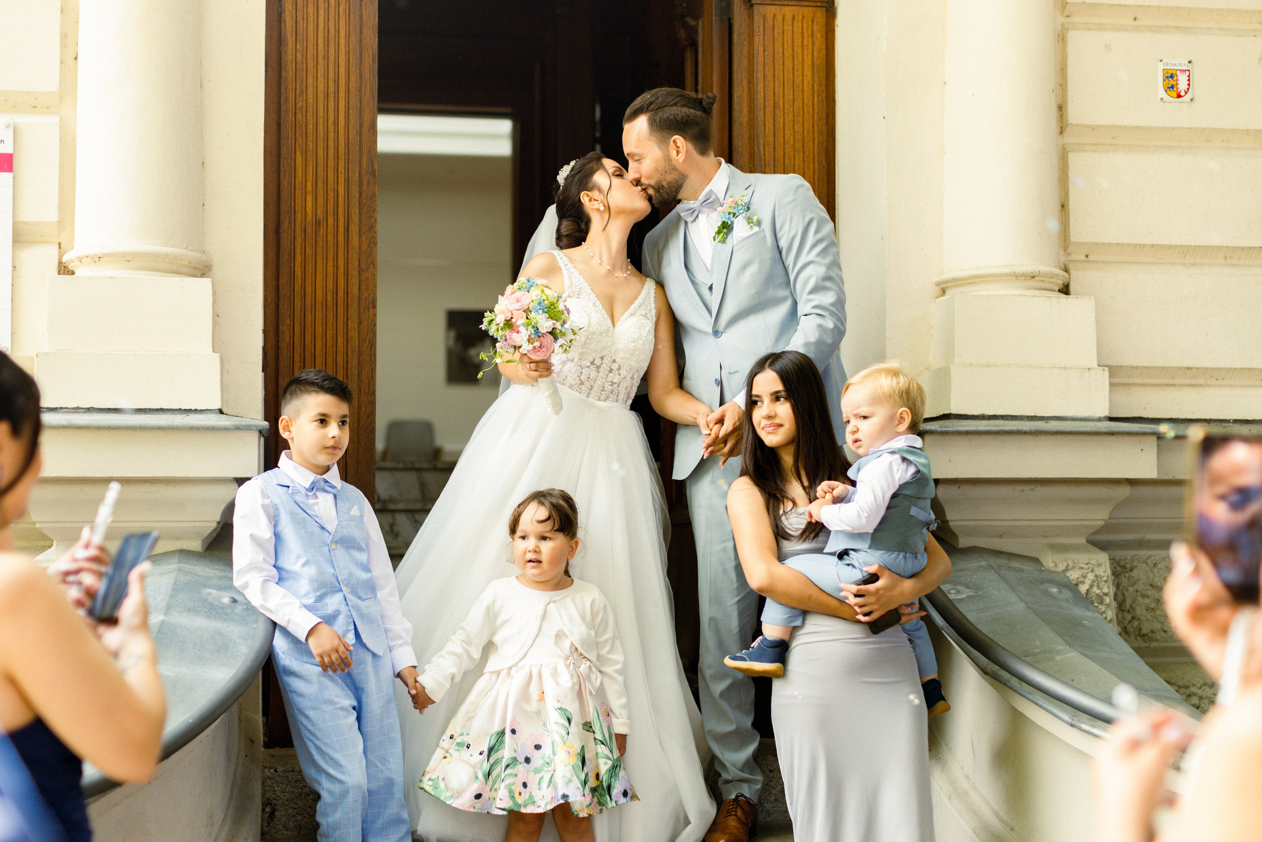 Hochzeitsfotografie in der Weißen Villa Elmshorn | Historischer Charme in Schleswig-Holstein. Hochzeitsfotograf und Hochzeitsvideograf aus Hamburg | Roka21Film