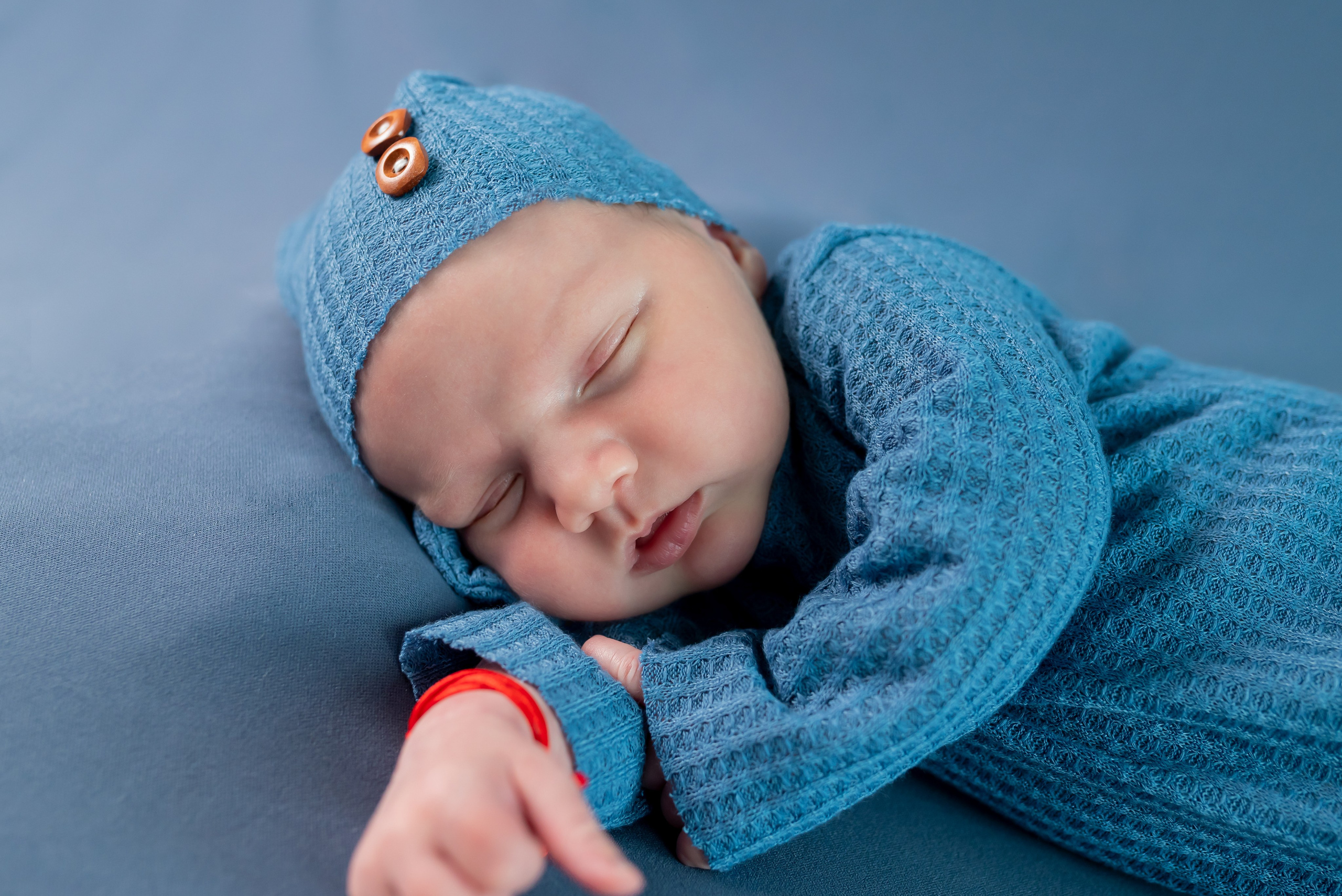 Nou Nascuti/ Newborn. Captured Moments by Olguta Vizauer