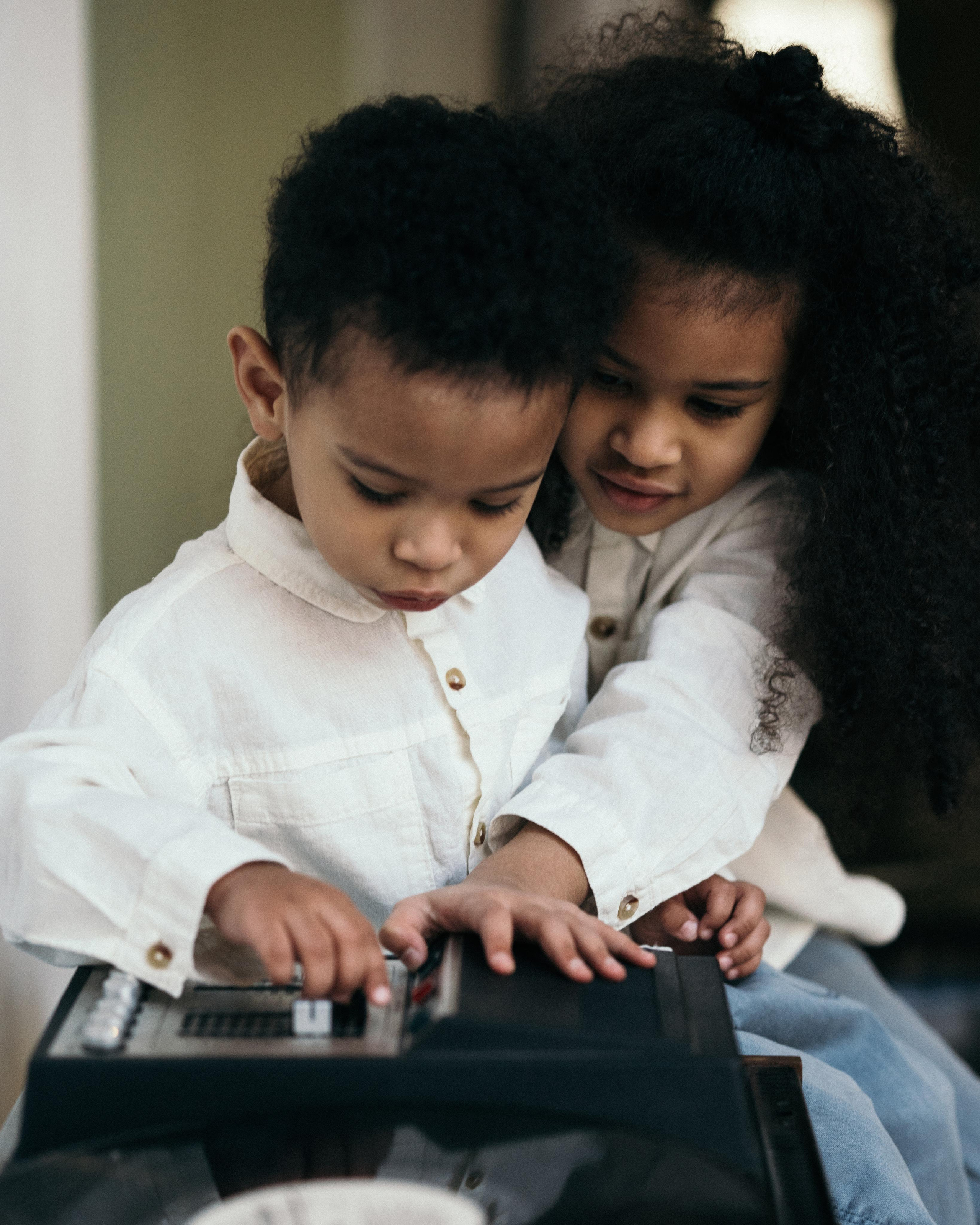 Sibling Love. Elena Pretzner Photography