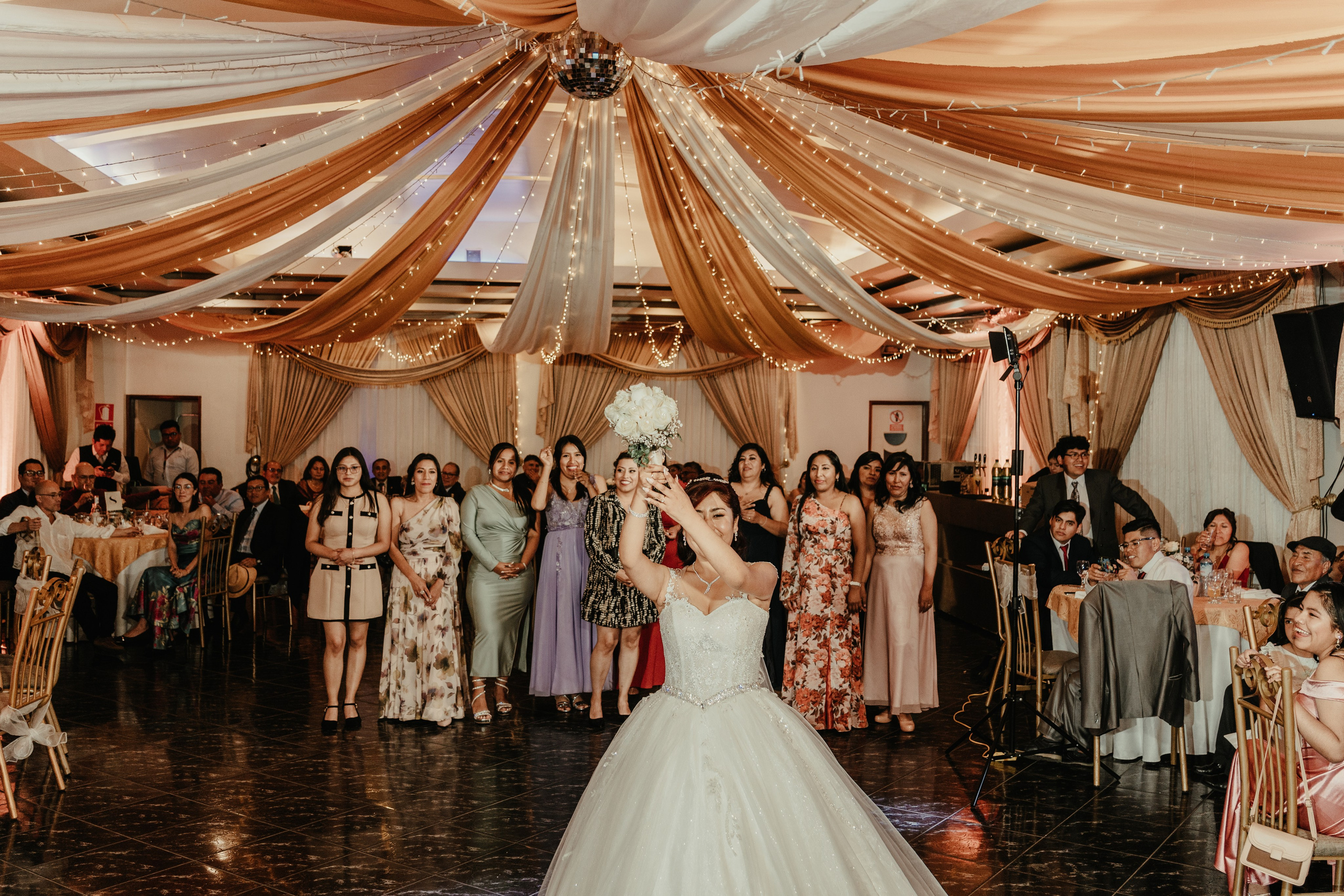 VANESSA + FRANKLIN BODA RELIGIOSA. Studio KVTA | Fotografía y Video de Bodas en Arequipa