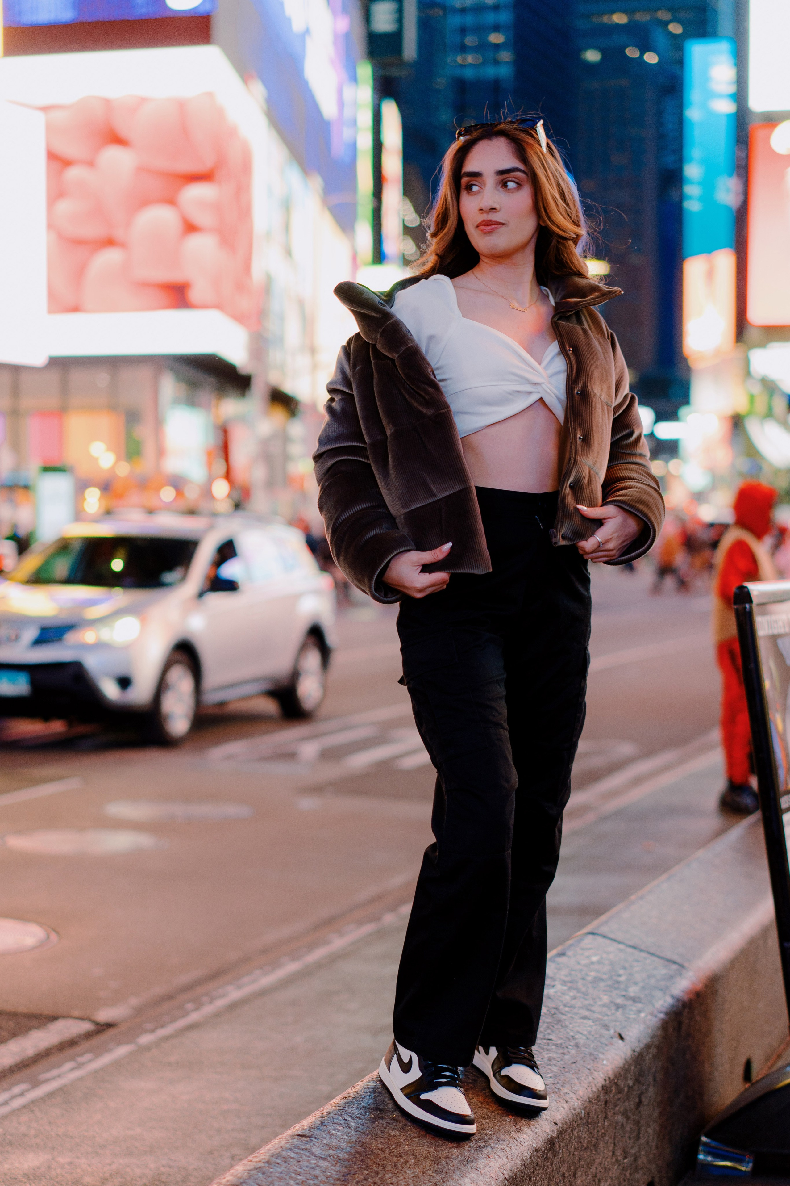 Two sisters in Times Square. Videographer and photographer in New York // MAKAROV.VIDEO