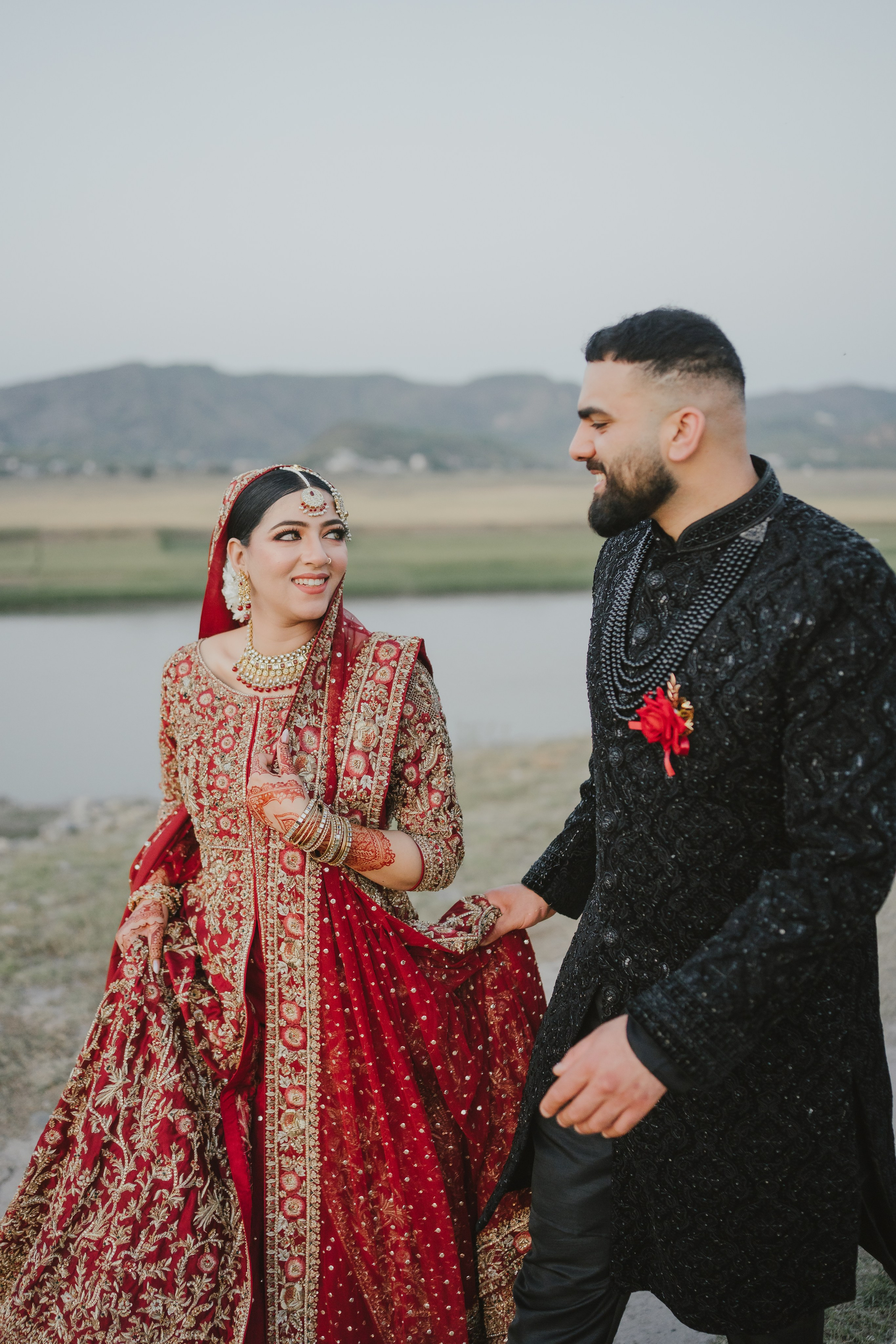 Couple shoot in the fields during sunset 