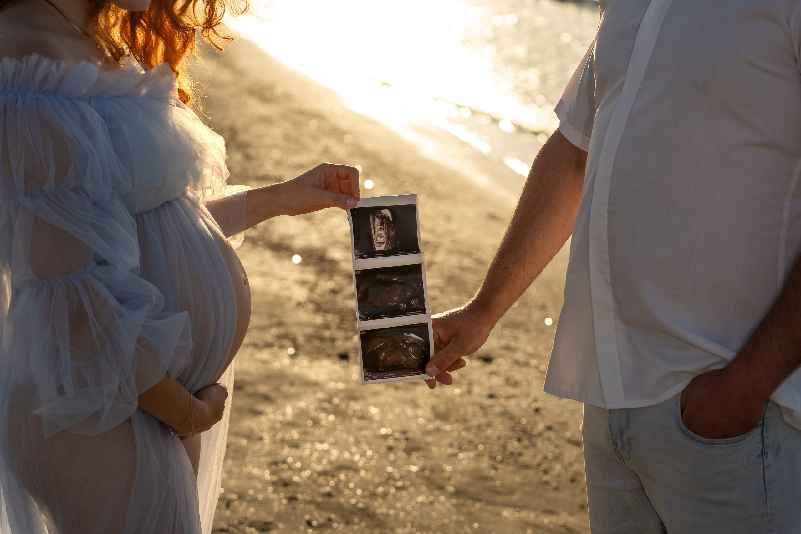 Doar ei, marea si o burtica. Adelinne — fotograf profesionist în Constanța pentru familii, bebeluși și evenimente