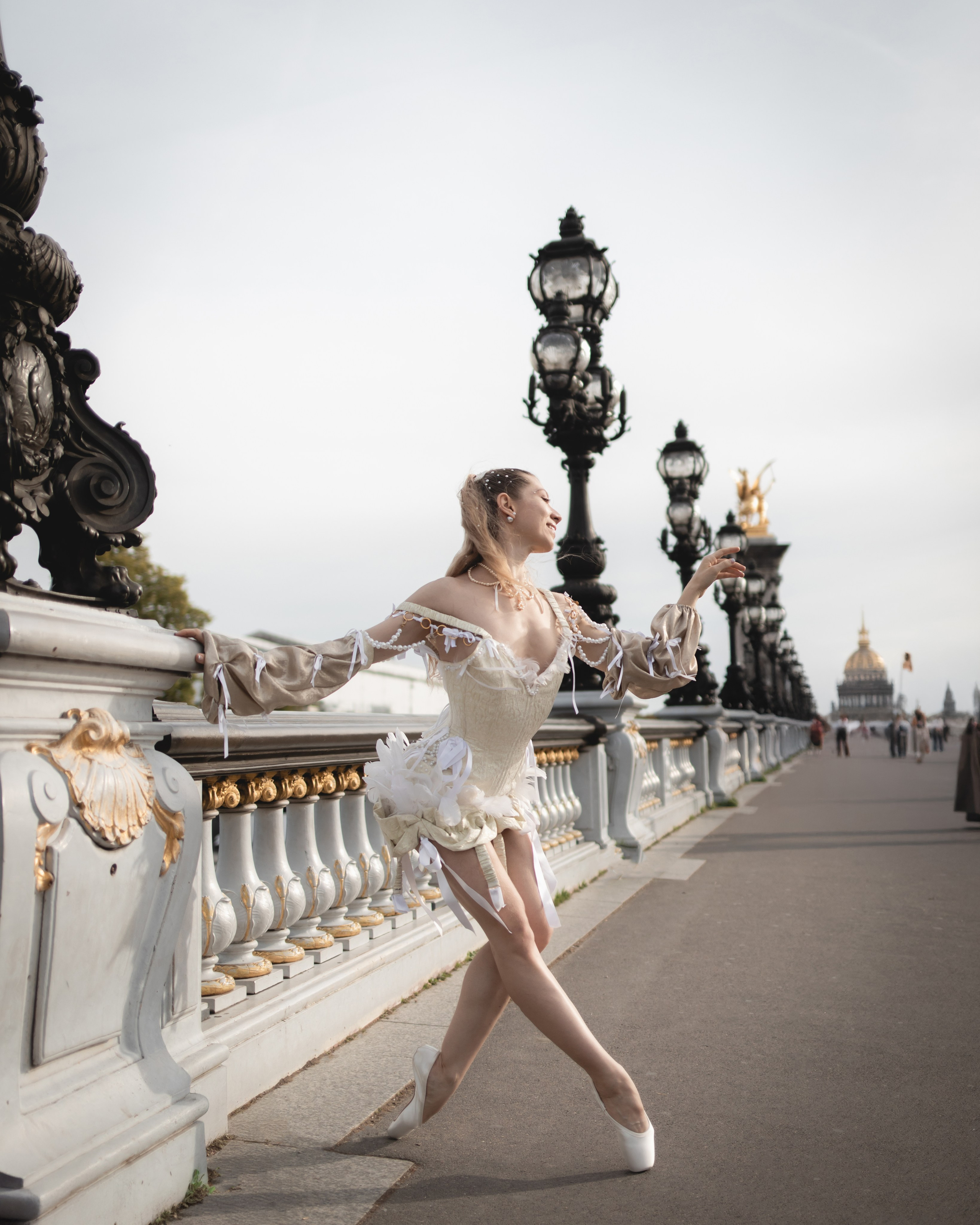 Ballerina in Paris. Professional wedding photographer in Copenhagen, Denmark — Julia Byron