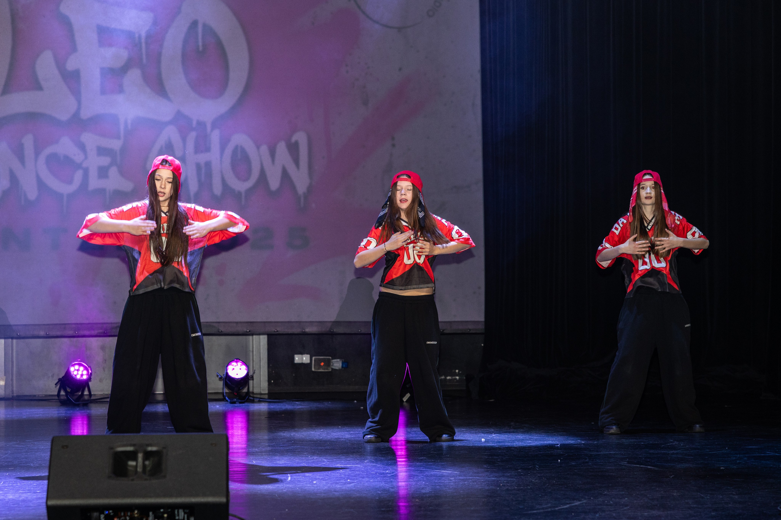 LEO DANCE SHOW WINTER 2025. Семейный и детский фотограф в Варшаве Мила Бобровская