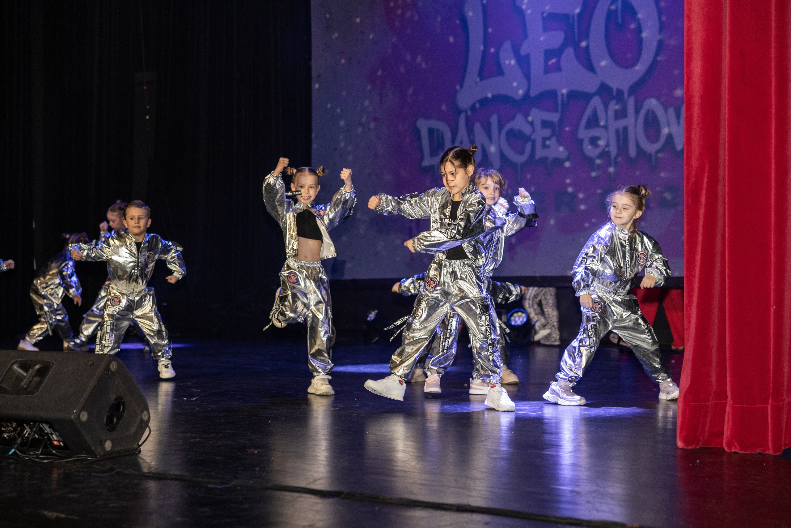 LEO DANCE SHOW WINTER 2025. Семейный и детский фотограф в Варшаве Мила Бобровская