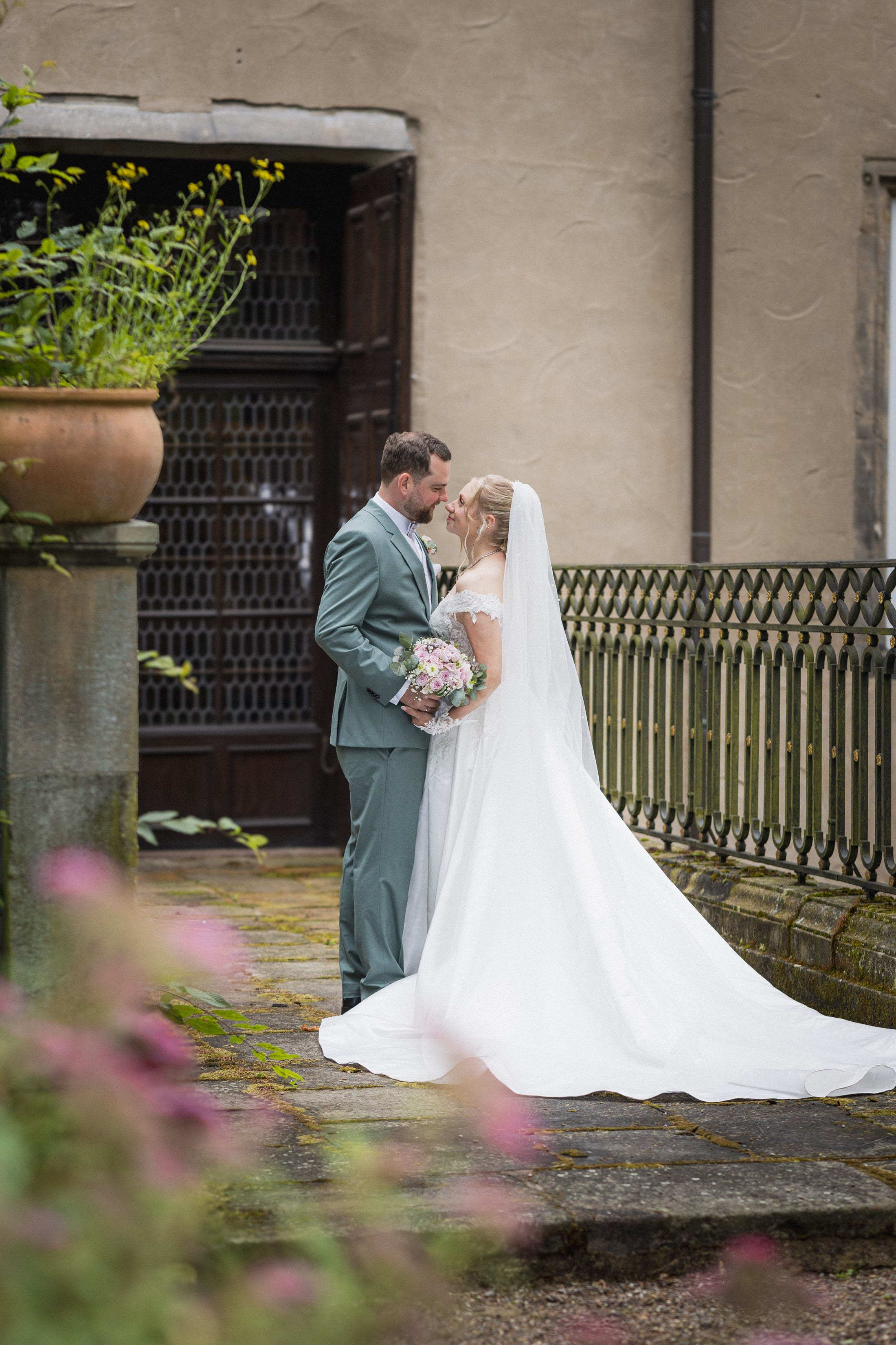 Hochzeit im Schloss Detmold – Kreatives Hochzeit Fotoshooting & Emotionale Hochzeitsreportagen!. Hochzeitsfotografin in Gütersloh | Authentische Hochzeitsreportagen | TK Photographie