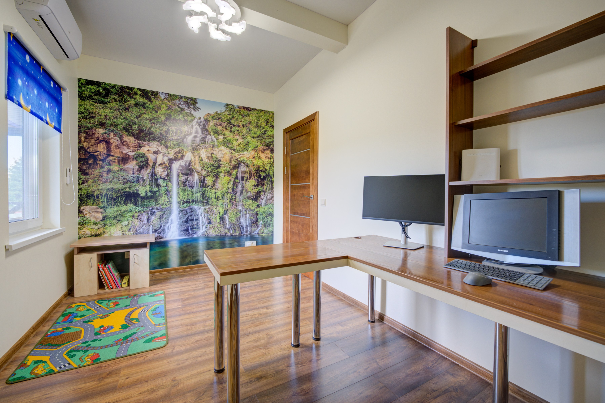 Sadyba Vinliaus r. prie ežero. Elina Sapiega fotografė Vilniuje