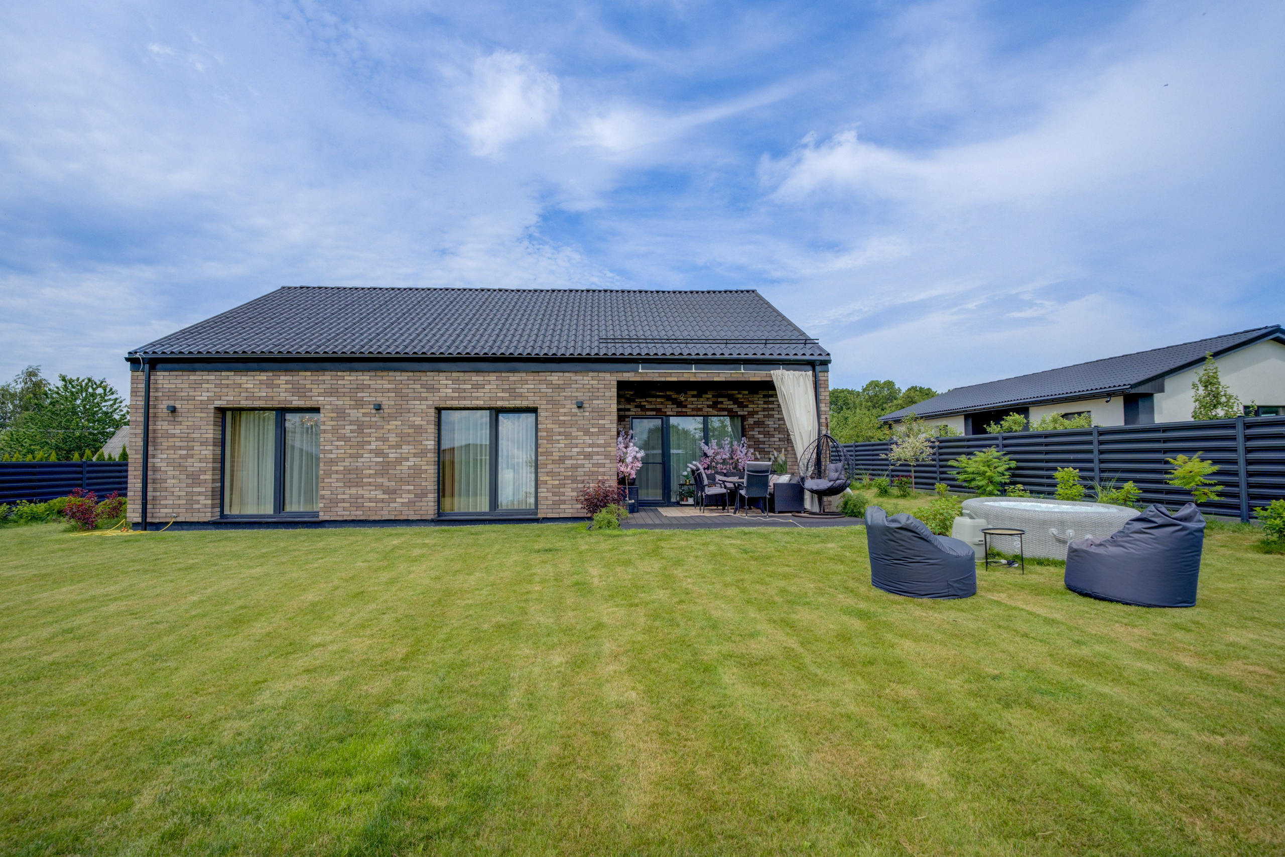 Lentvaris, gražus namas. Elina Sapiega fotografė Vilniuje