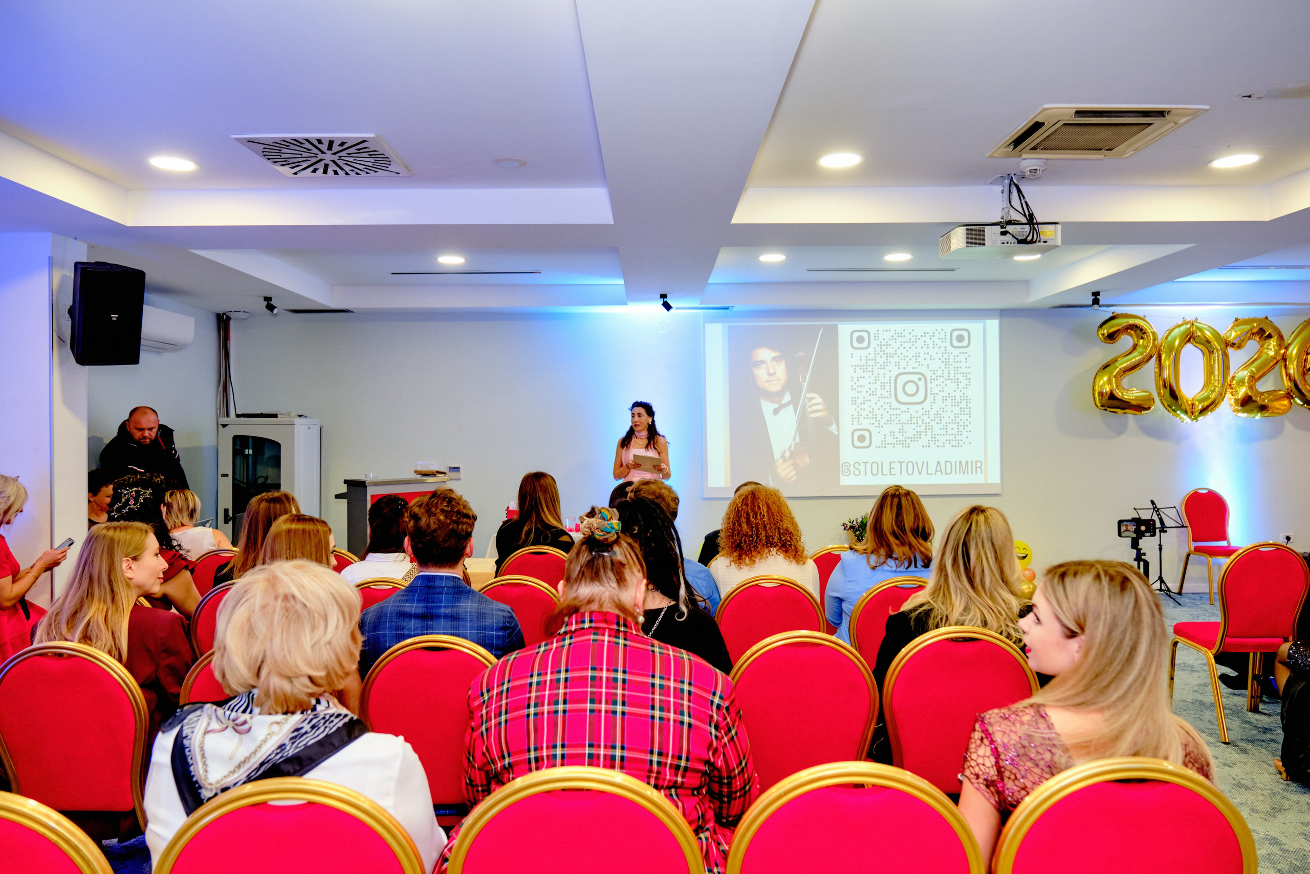 Фоторепортаж з благодійного Новорічного балу у Чорногорії. Портретний фотограф Альона Новгородцева