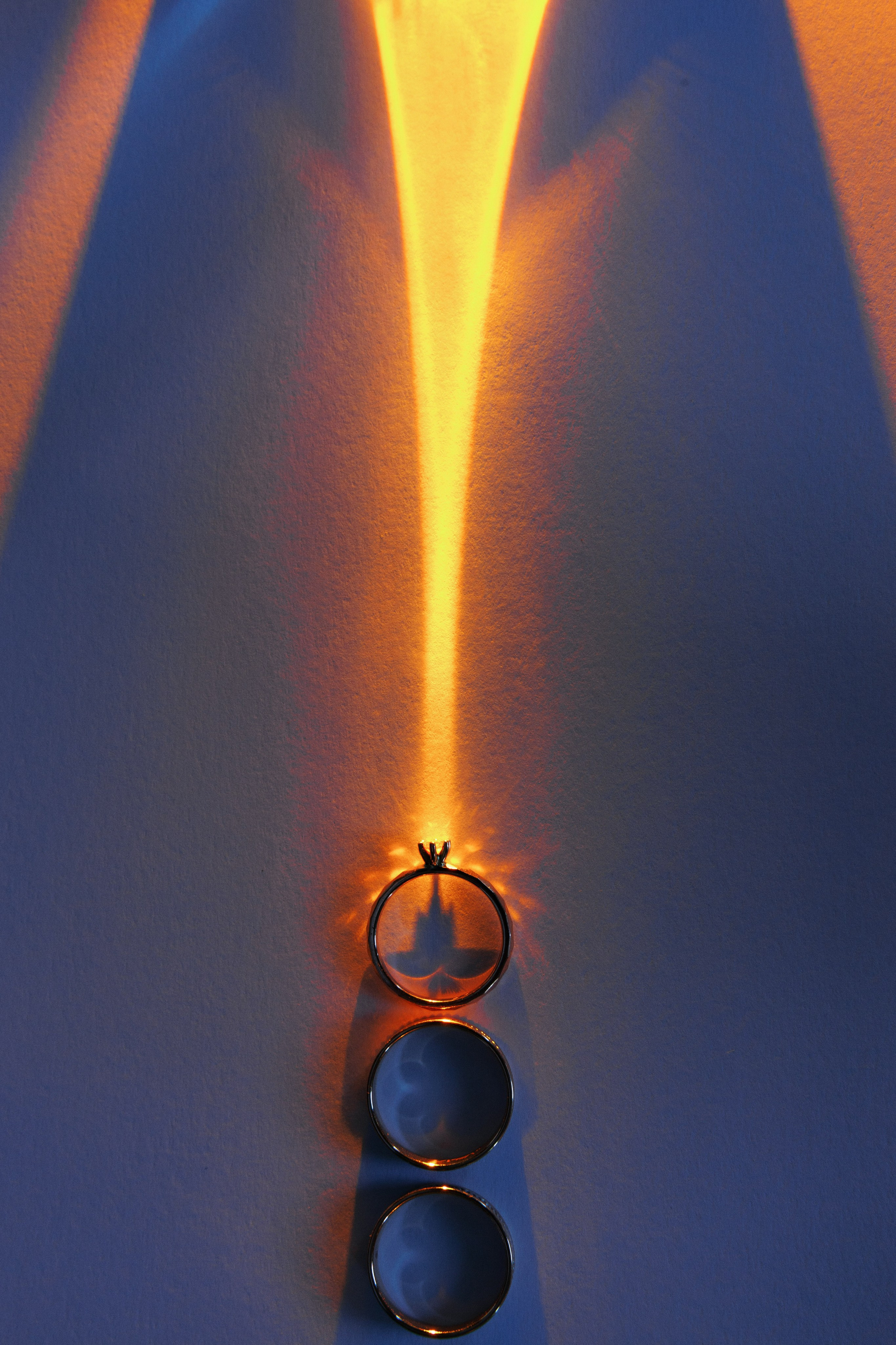 Fotografie de nuntă cu look de film, abordare discretă, momente autentice, realizată digital și pe film analog.