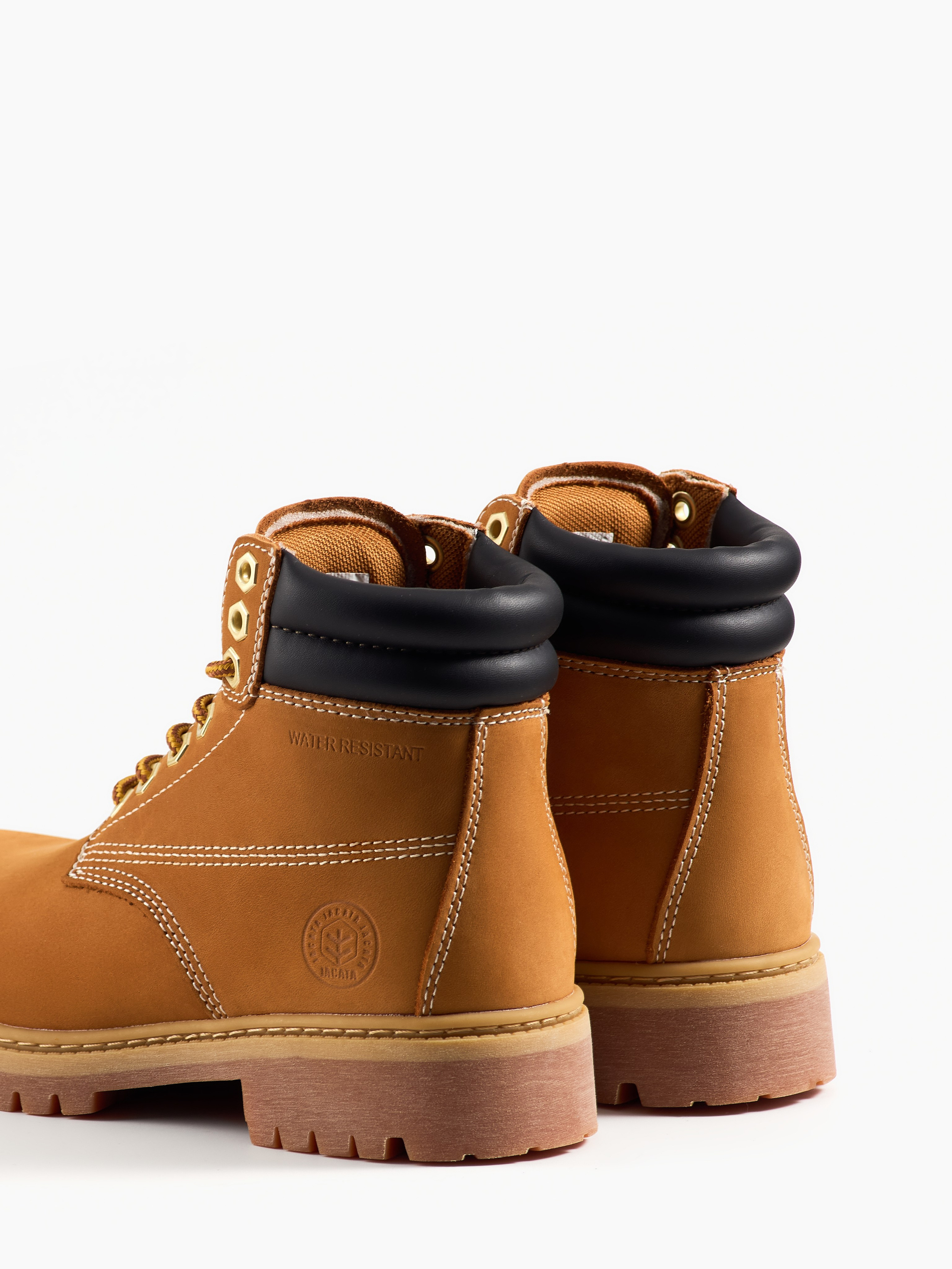 Обувь. Предметная фотосъемка в Алматы. Студия фото и видео съемки товаров