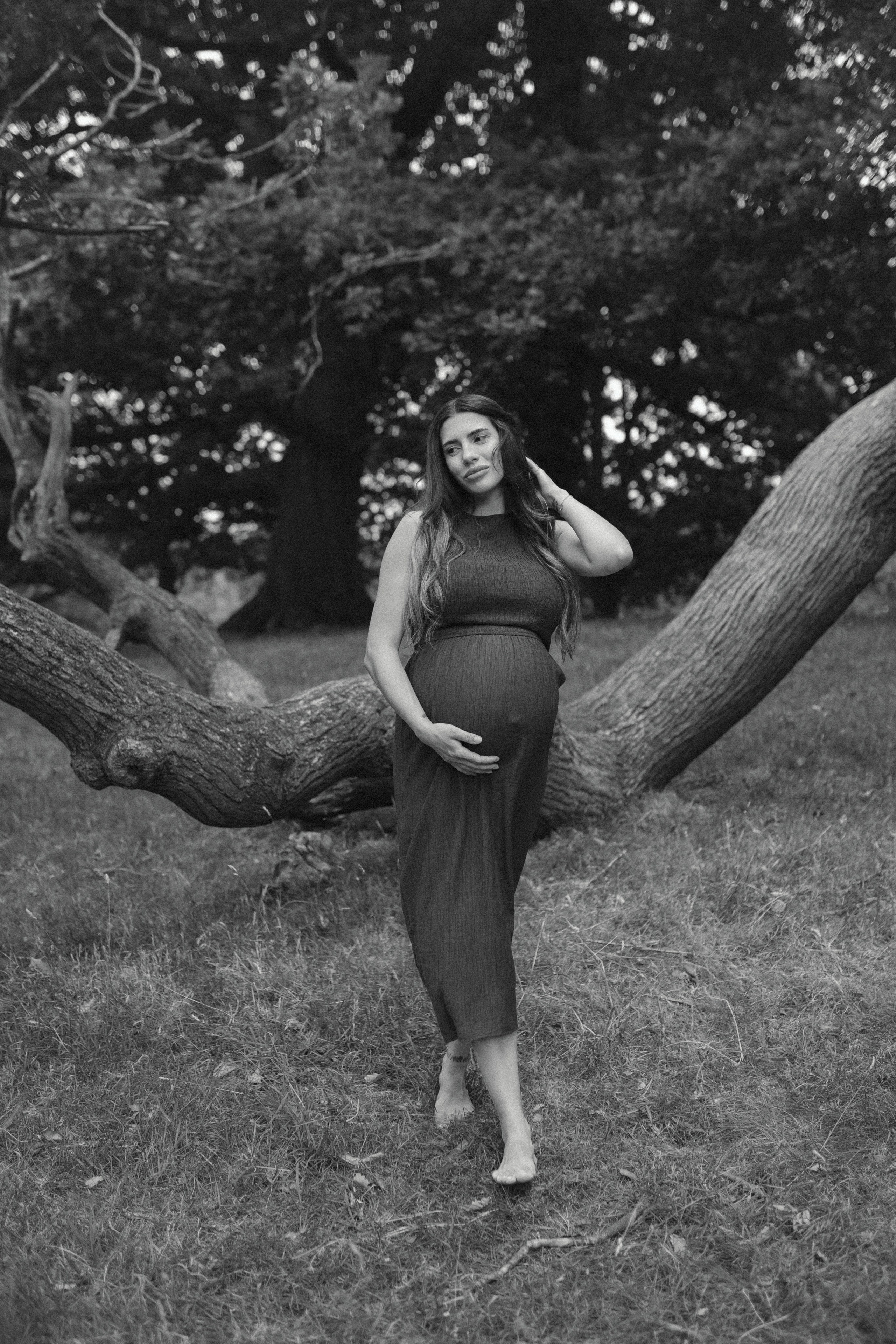 Growing life, holding love. Wedding and Portrait Photographer Evie Moon