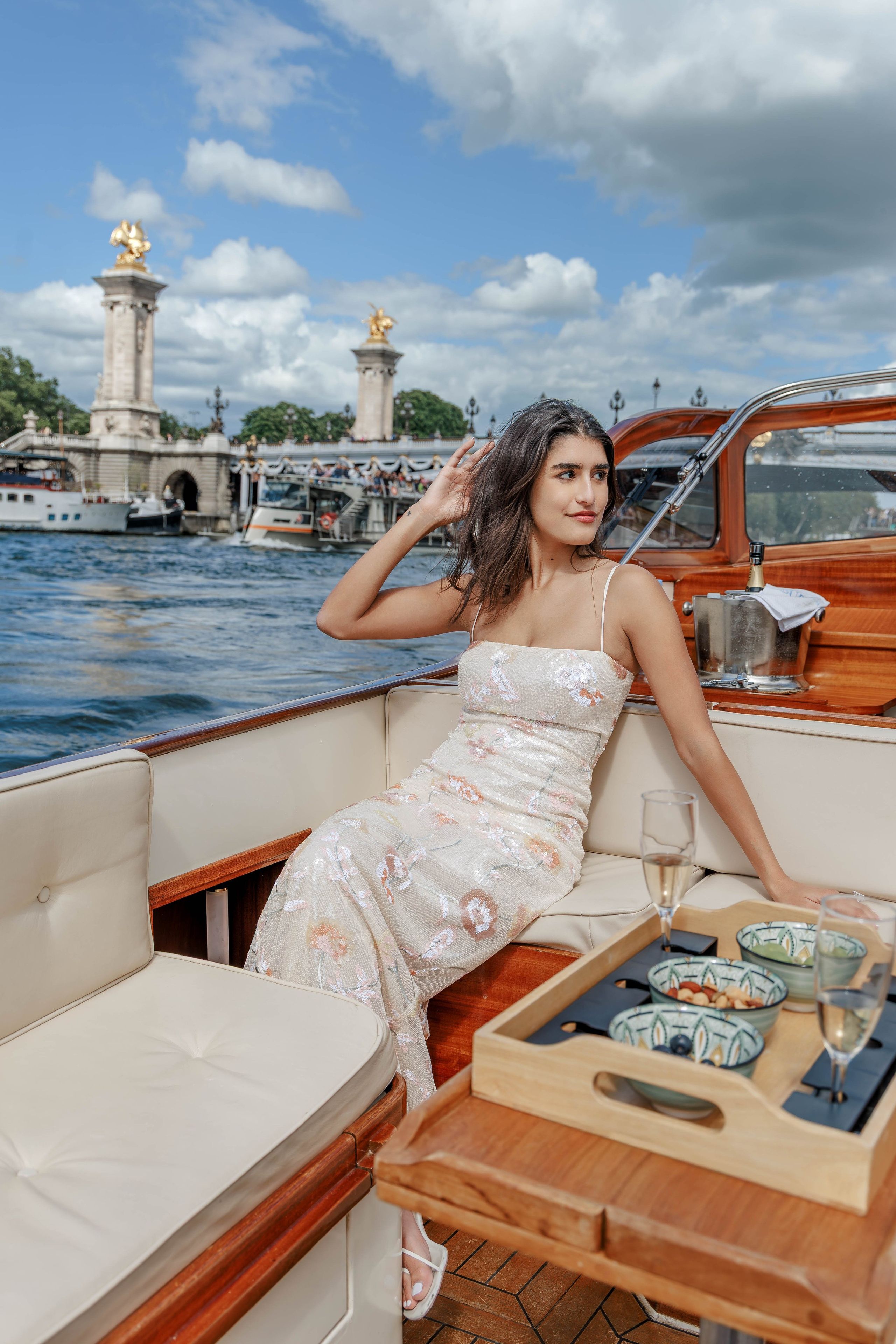 A Luxury Surprise Proposal on a Boat in Paris: Photo, Video & Champagne. Photographe à Paris