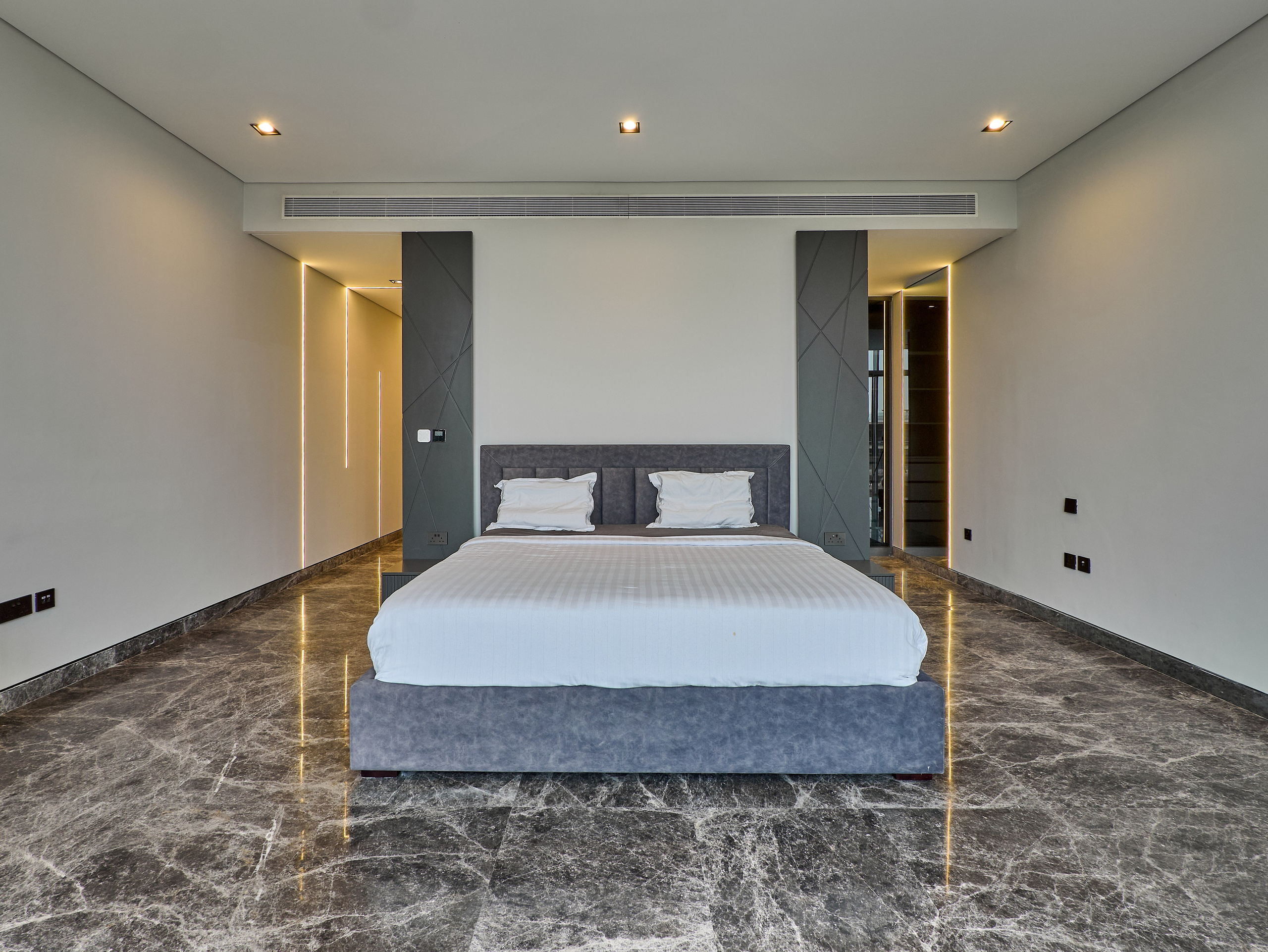 Real Estate Photography in Dubai — Interior & Villa Photos for Bayut, Airbnb, Property Finder. Hotel Photographer in Dubai — Interiors & Commercial by Oleg Novikov