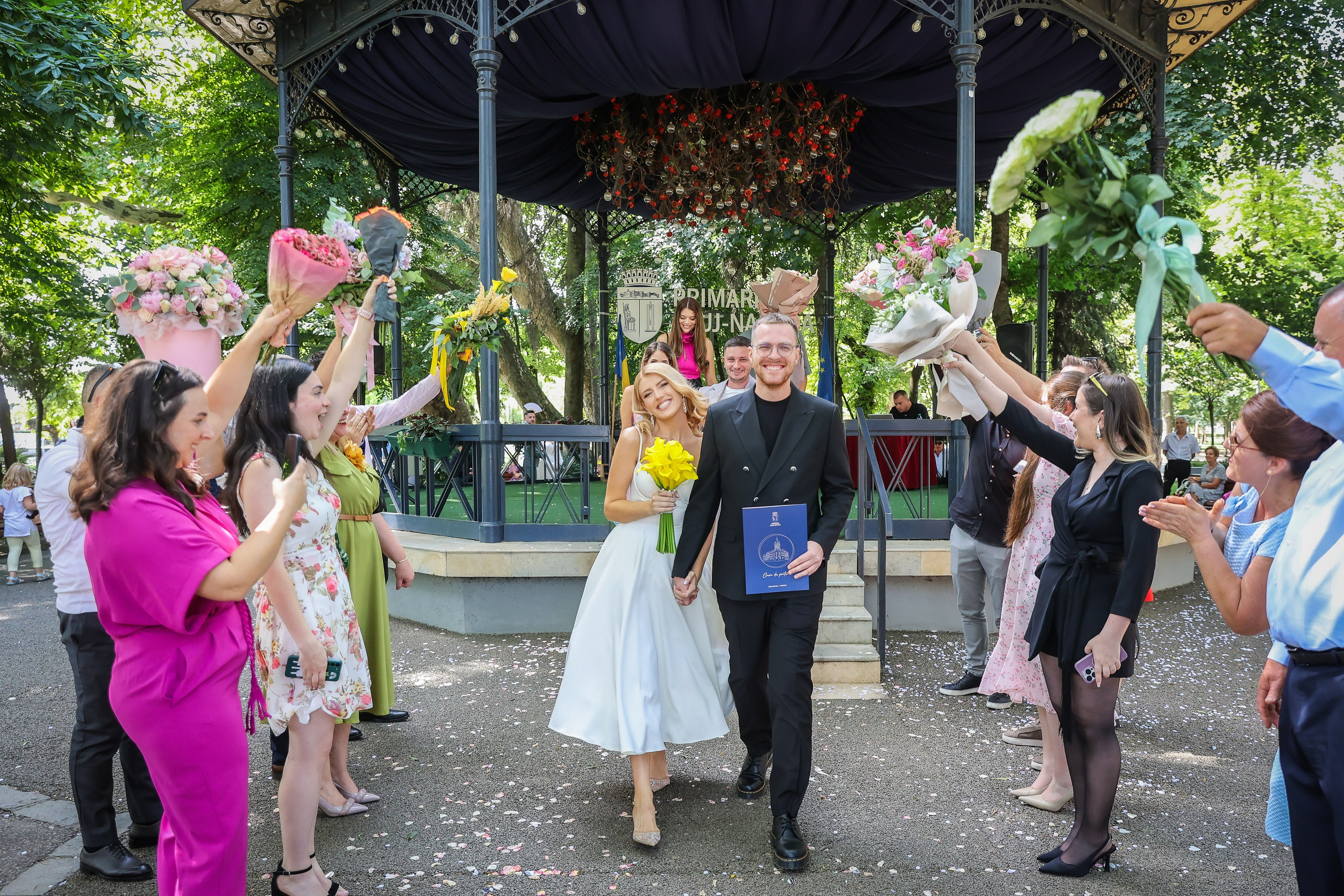 Bianca & Daniel — o nuntă de vară în Cluj, între natură și eleganță. Rares Bucur is a professional wedding photographer based in Cluj-Napoca, Romania, specializing in wedding photography